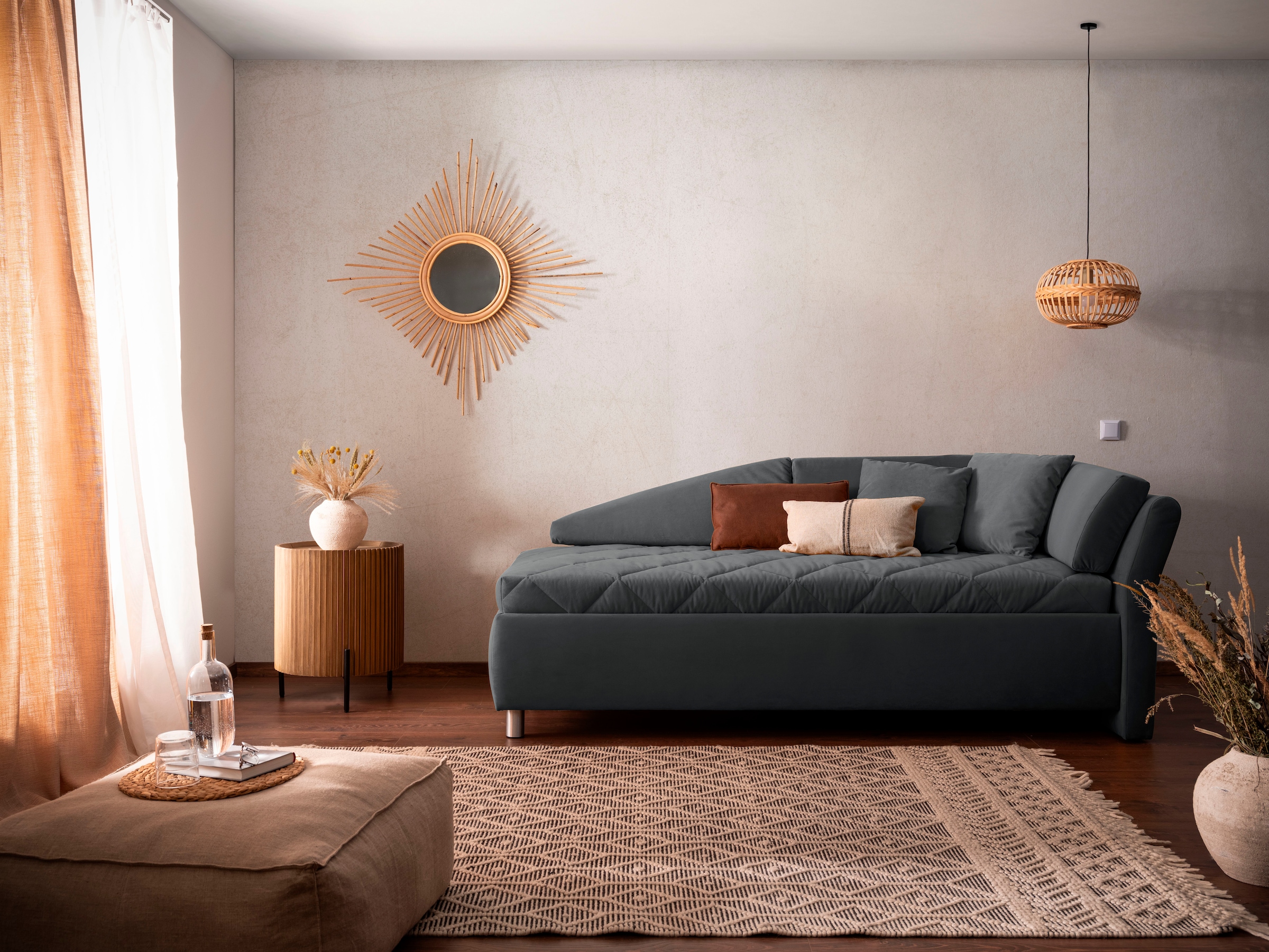 alina Schlafsofa »Lindsay«, Bettkasten, Zierkissen-Set aus: 2 Stk. 40x40cm, 1 Stk. 30x30cm