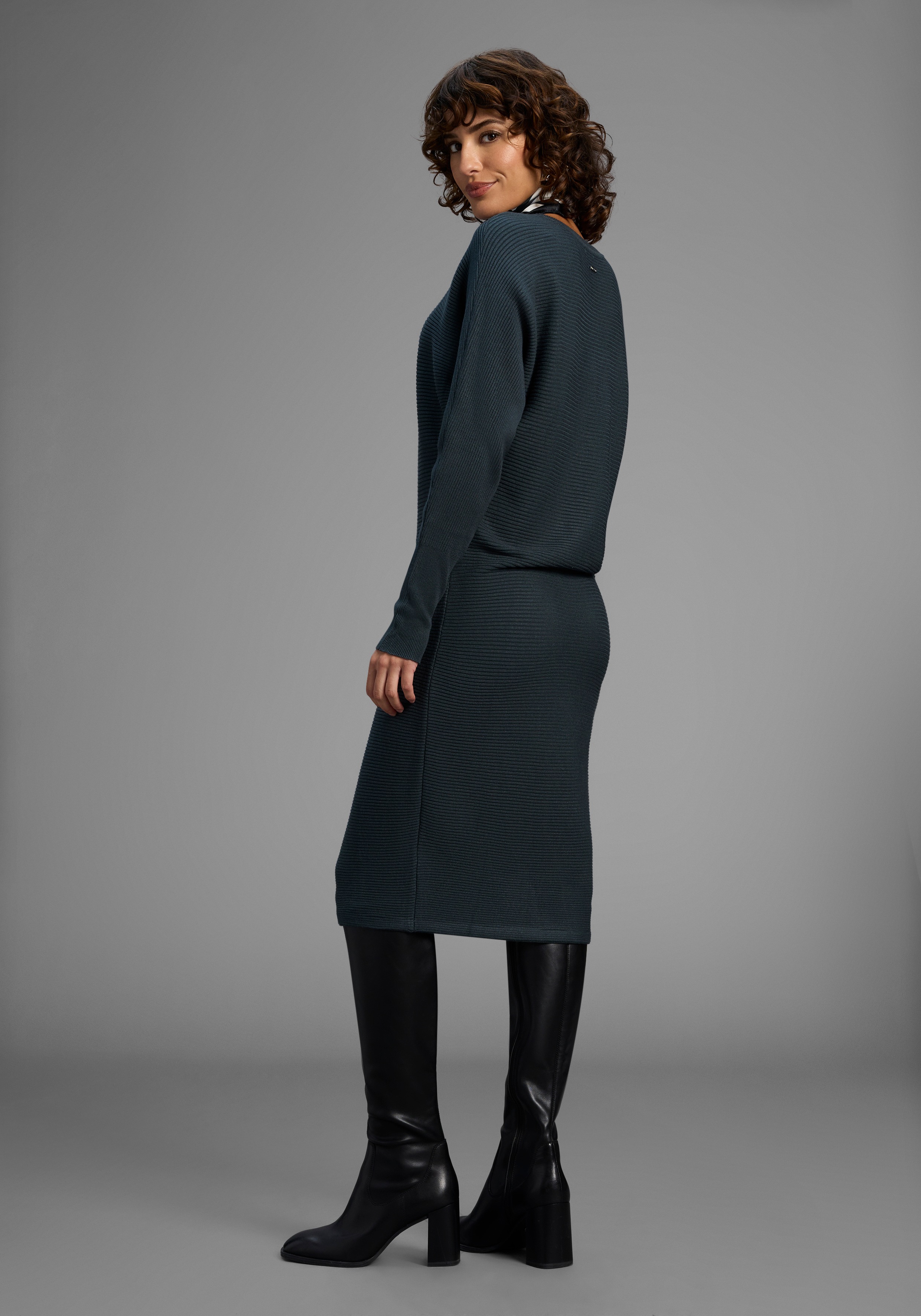 Thumbnail - Laura Scott Strickkleid Ohne Taschen mit Fledermausärmeln und Rippstrick - NEUE KOLLEKTION