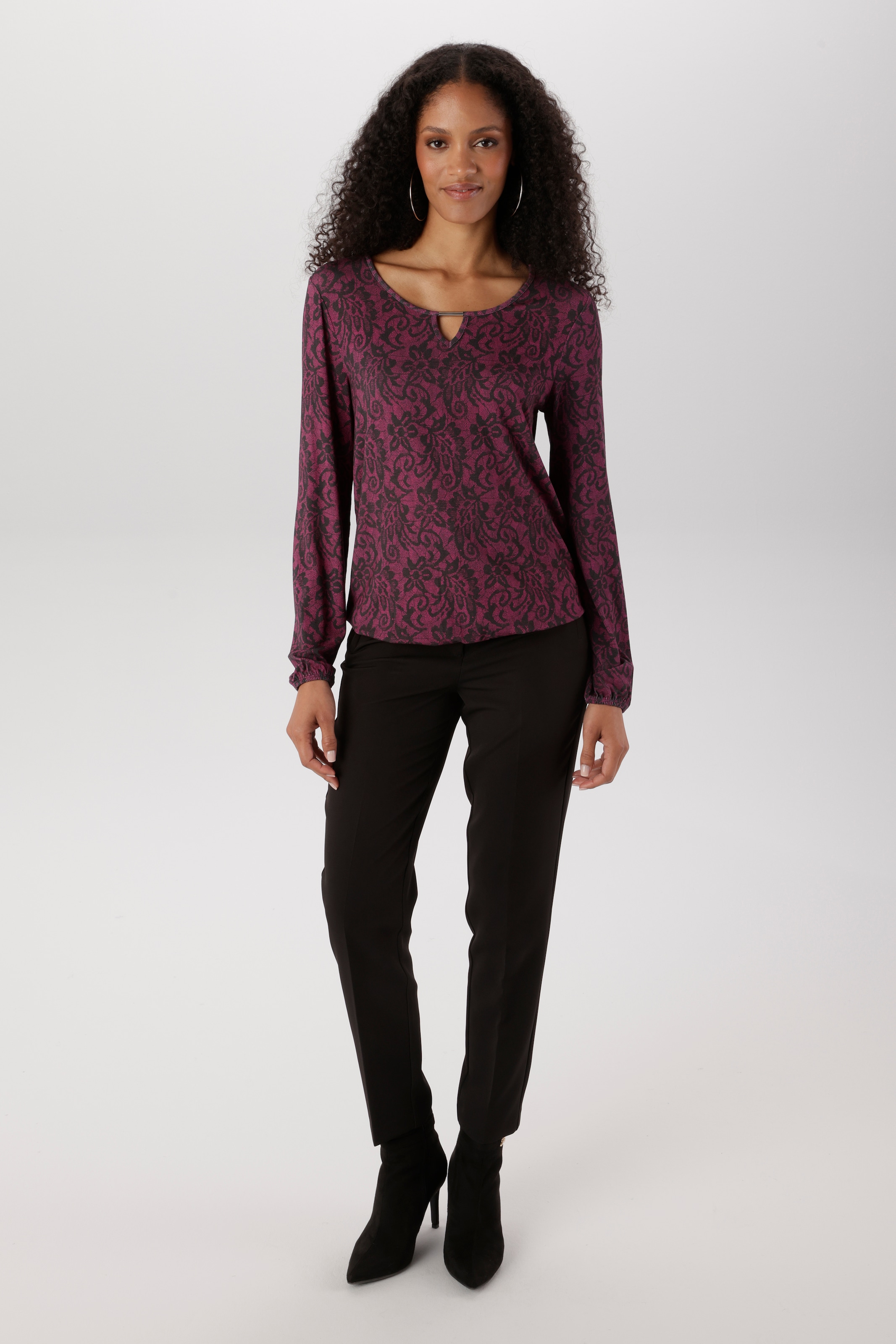 Aniston SELECTED Langarmshirt mit Cut-out und dekorativer Allover-Muster - NEUE KOLLEKTION