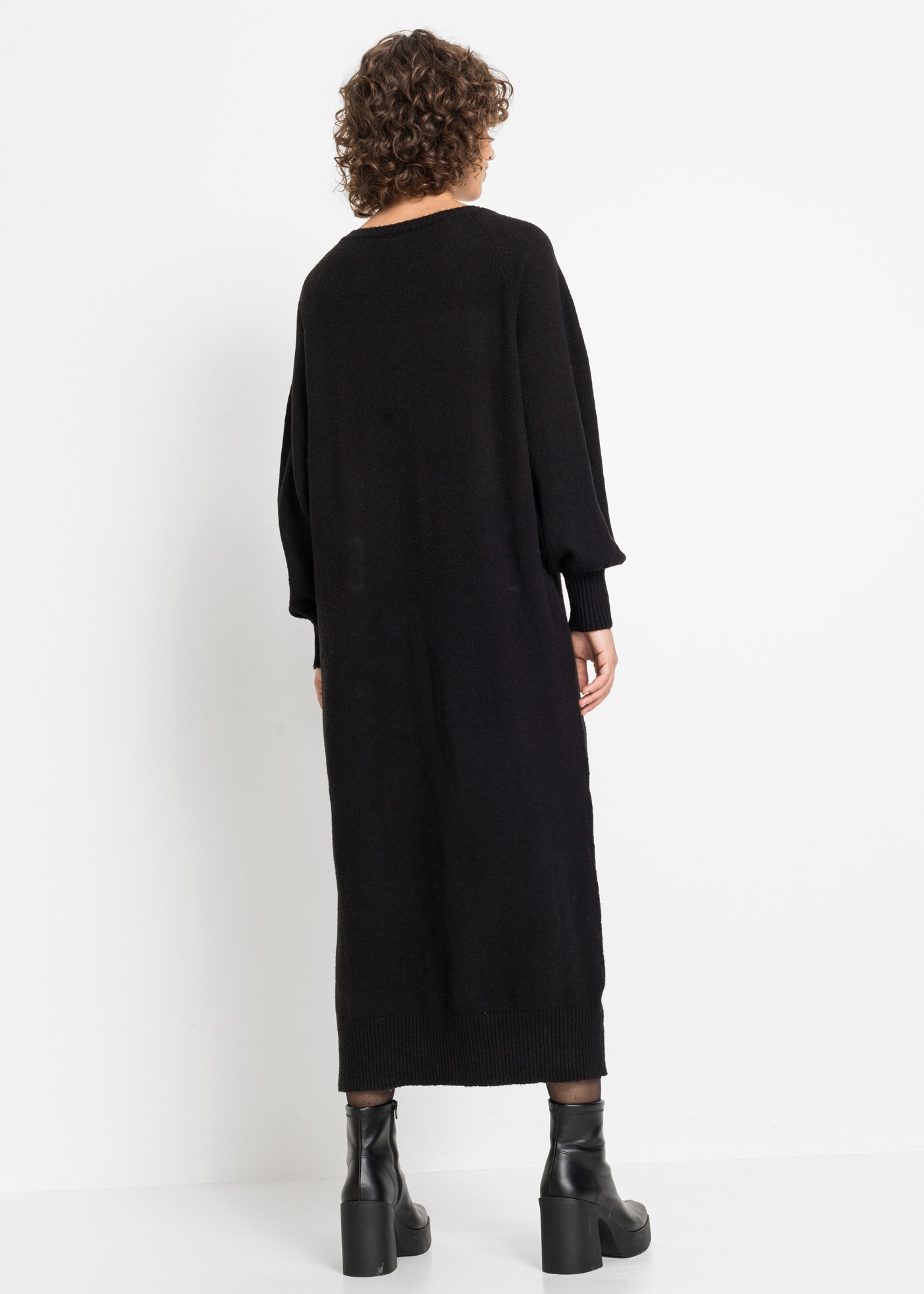 bonprix Strickkleid »Oversized Strickkleid in Midilänge« aus Polyacryl, Polyester und Elasthan, lässig geschnitten, Midilänge