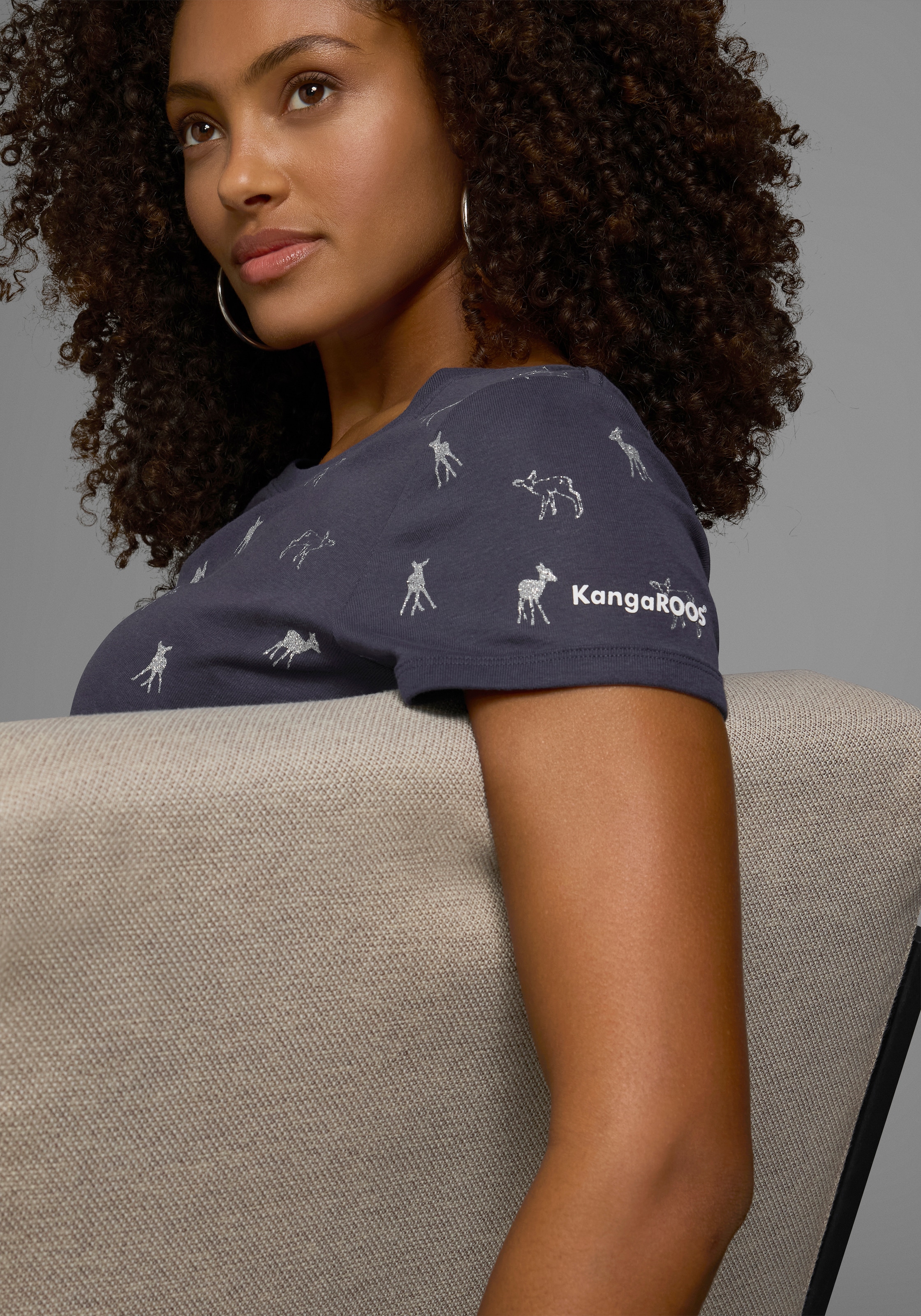 KangaROOS T-Shirt, kurzärmelig, sehr figurbetont und hüftbedeckend