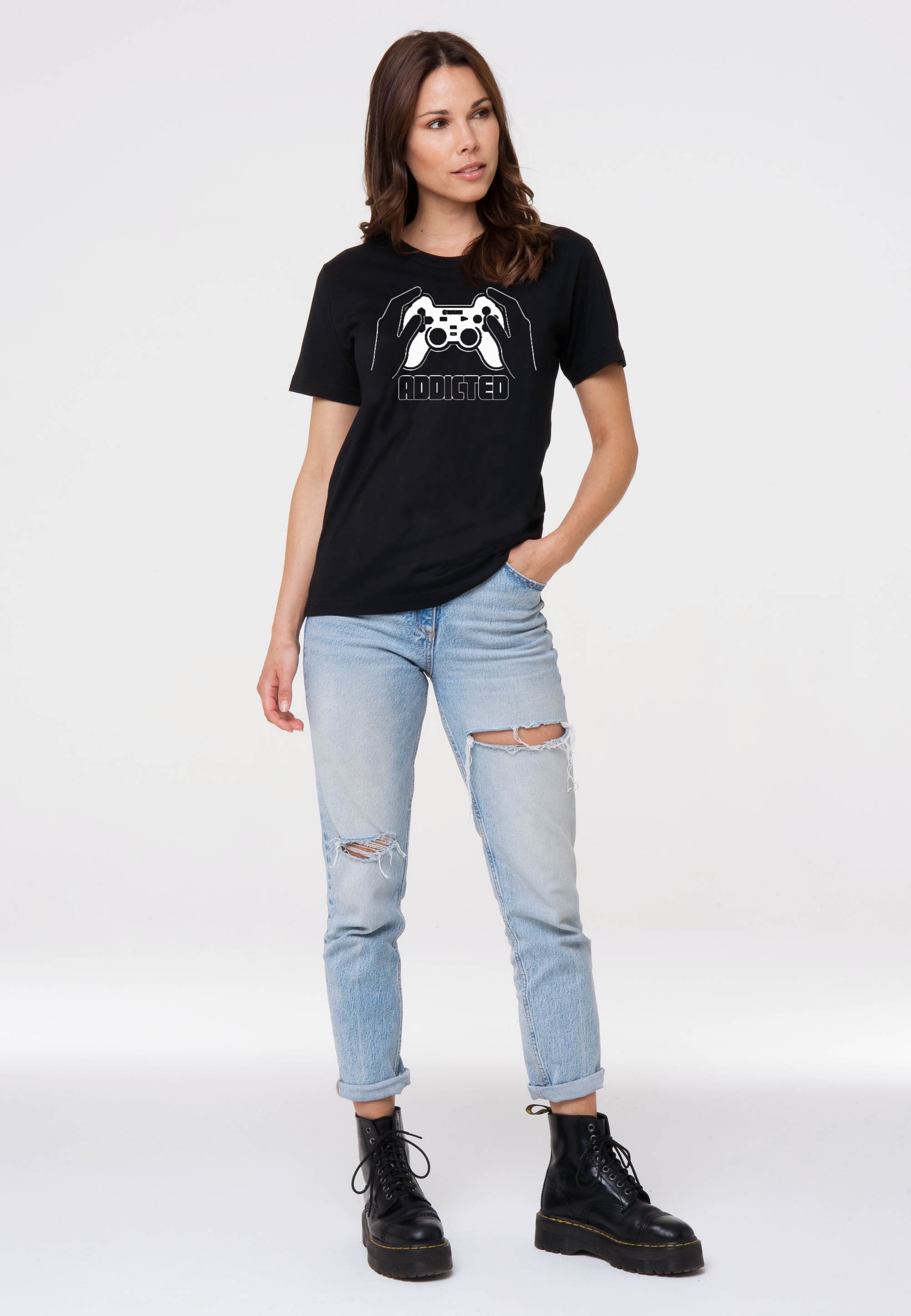 LOGOSHIRT T-Shirt »Addicted«, mit trendigem Gaming-Print