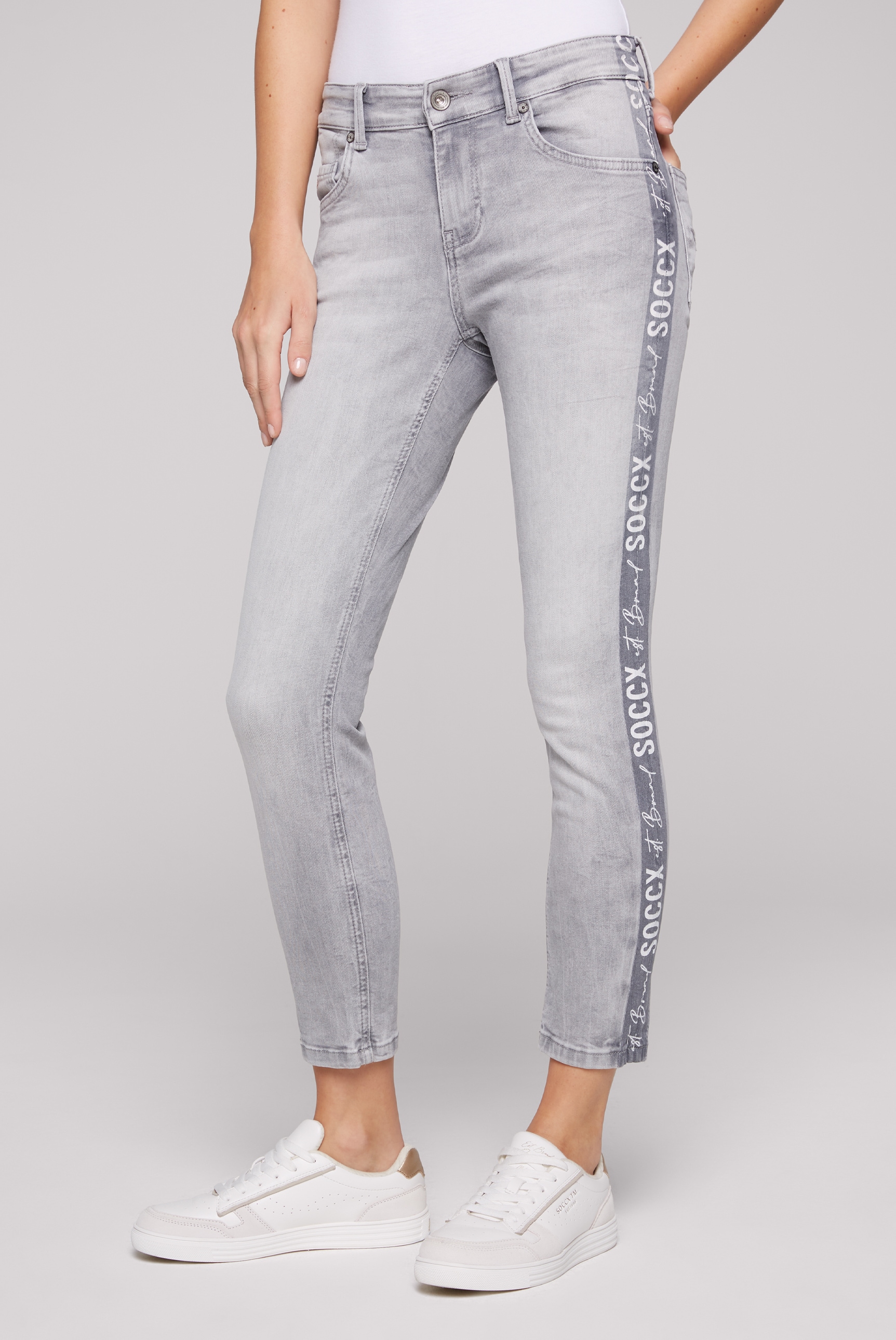 Slim-fit-Jeans, mit verkürztem Bein