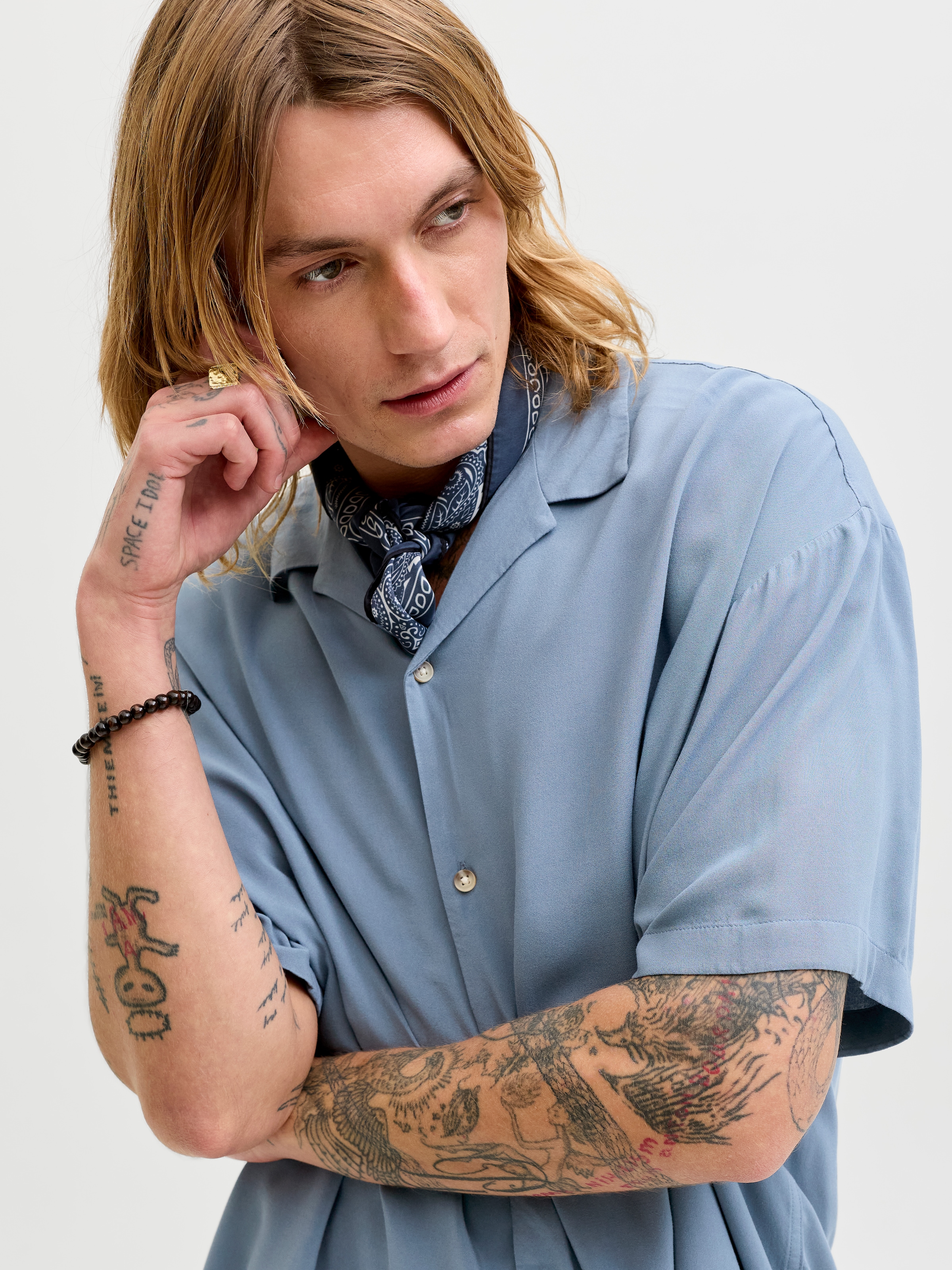 Jack & Jones Kurzarmhemd »JJEJEFF RESORT SOLID SHIRT SS SN« Viskose, loose fit