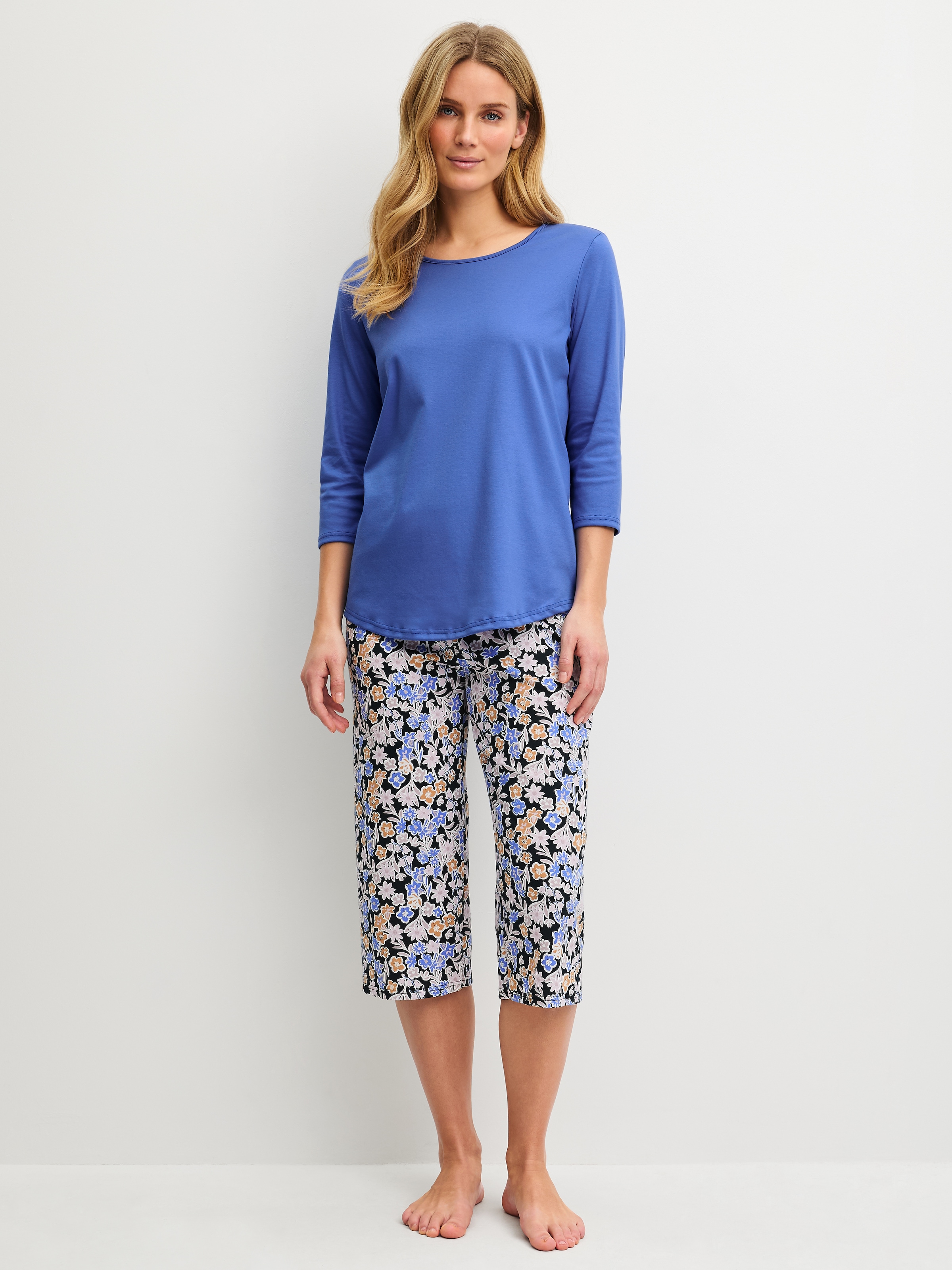 CALIDA Capri-Pyjama "Flower Dreams" 2 mit floralem Muster, Interlock-Qualität