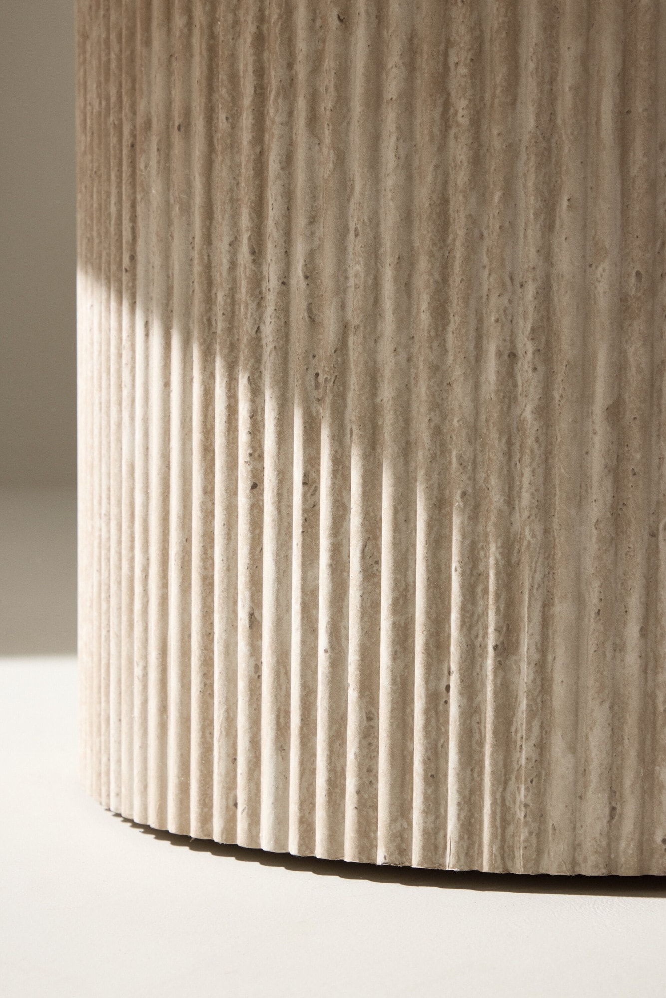 Venture Home Couchtisch »Härön, runder Couchtisch in Travertinoptik, Ø 80 cm« Sofatisch, MDF, 3D-Papier, rund, niedrig, edel