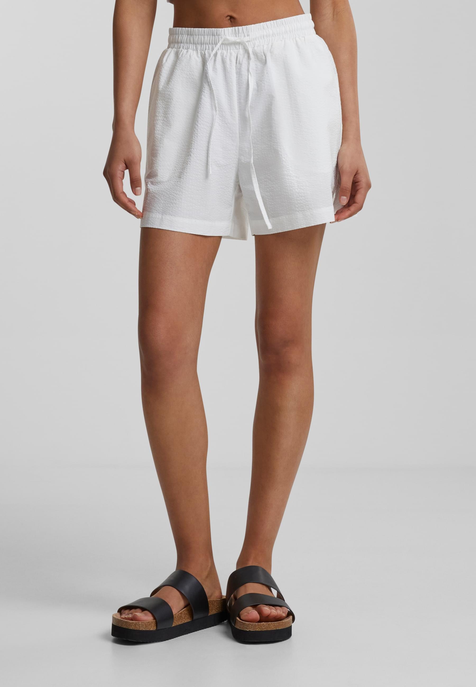 URBAN CLASSICS Shorts »Urban Classics Damen Ladies Seersucker Shorts«, (1 tlg.)