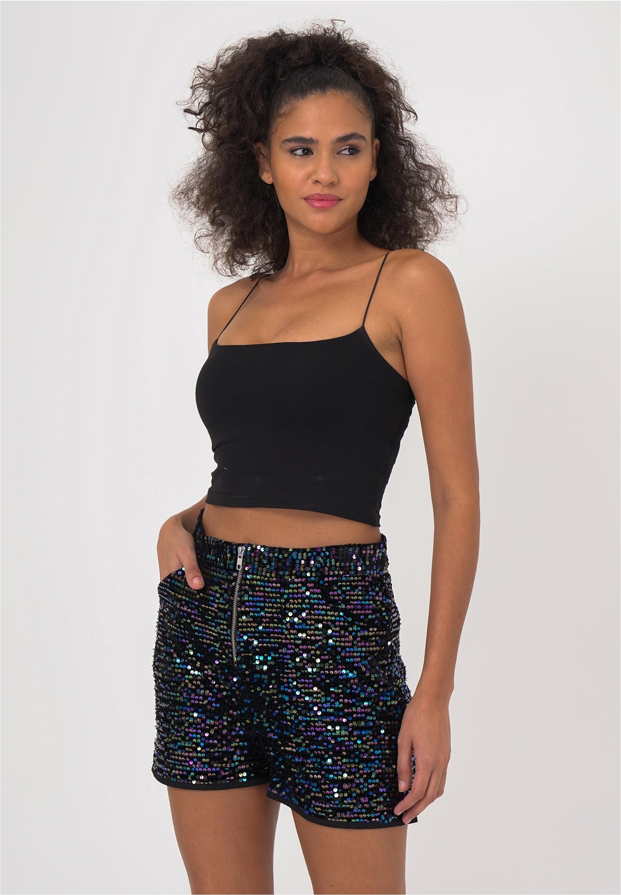 freshlions Shorts »Yara«, mit glitzerndem Paillettenbesatz