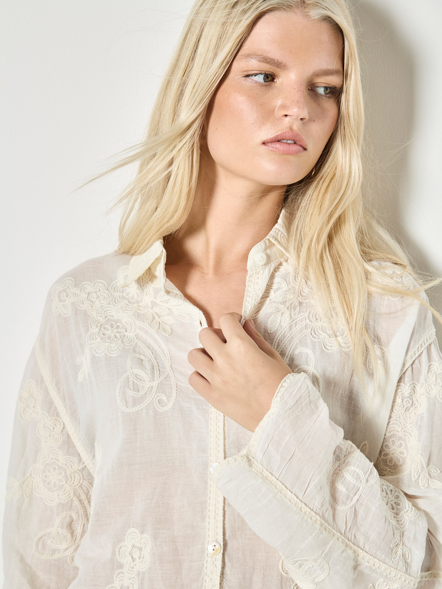 Apricot Hemdbluse »Bluse« mit Stickerei