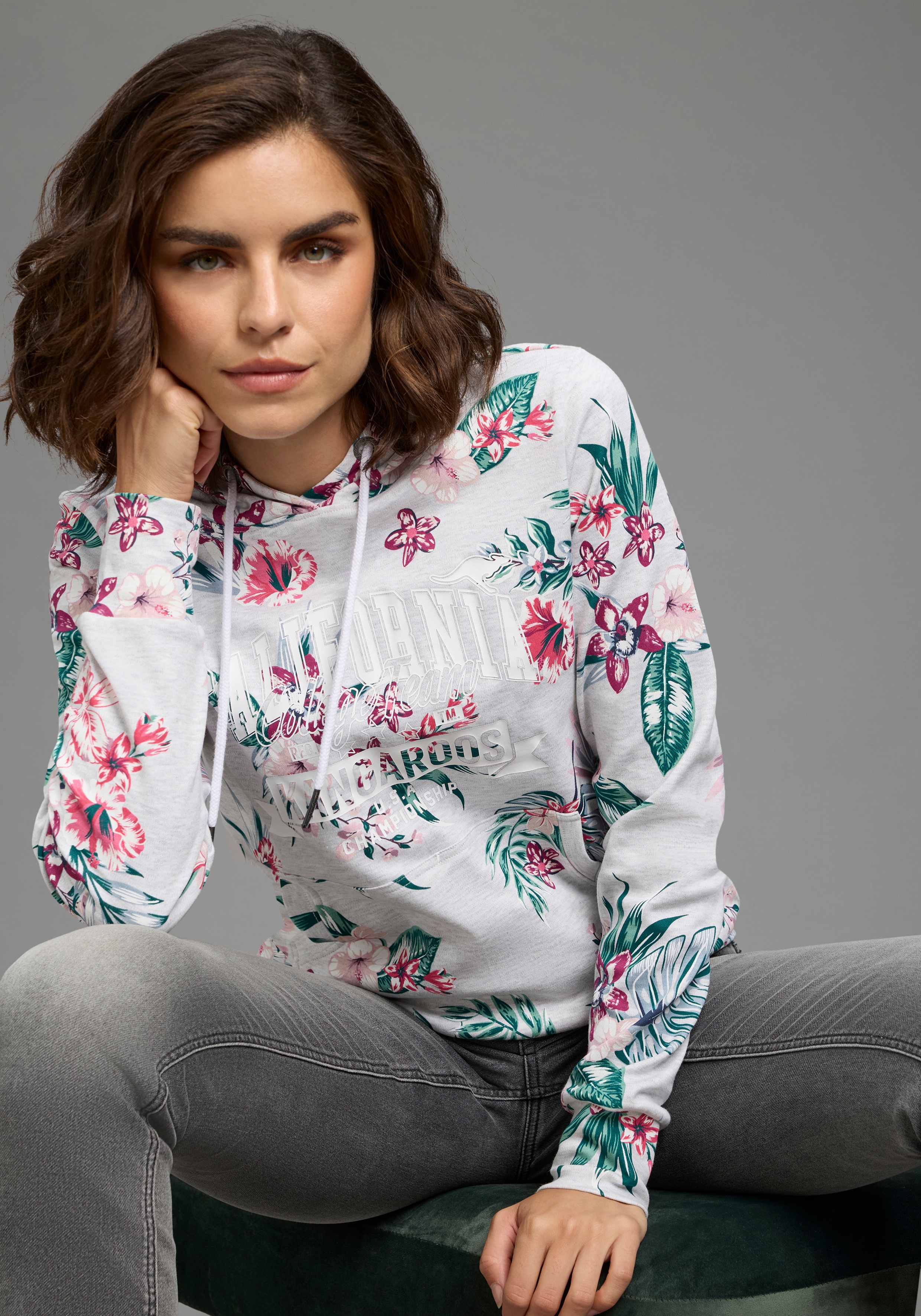 KangaROOS Kapuzensweatshirt, mit Kapuze und Kordelzug, Langarm, hüftbedeckende Länge