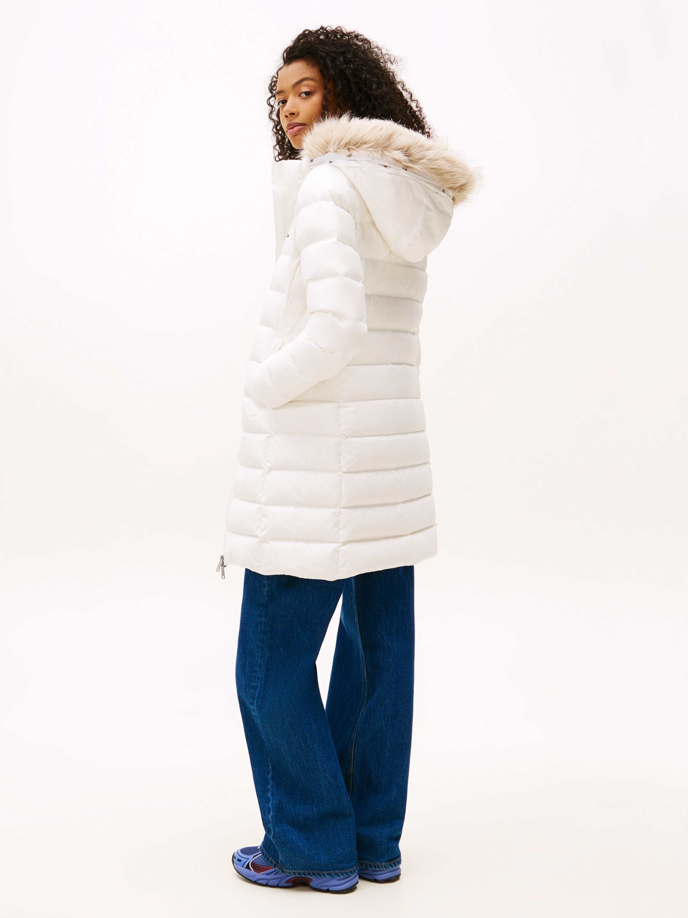 Tommy Jeans Steppmantel »TJW ESSENTIAL HOODED DOWN COAT« mit Fellimitat, Logostickerei