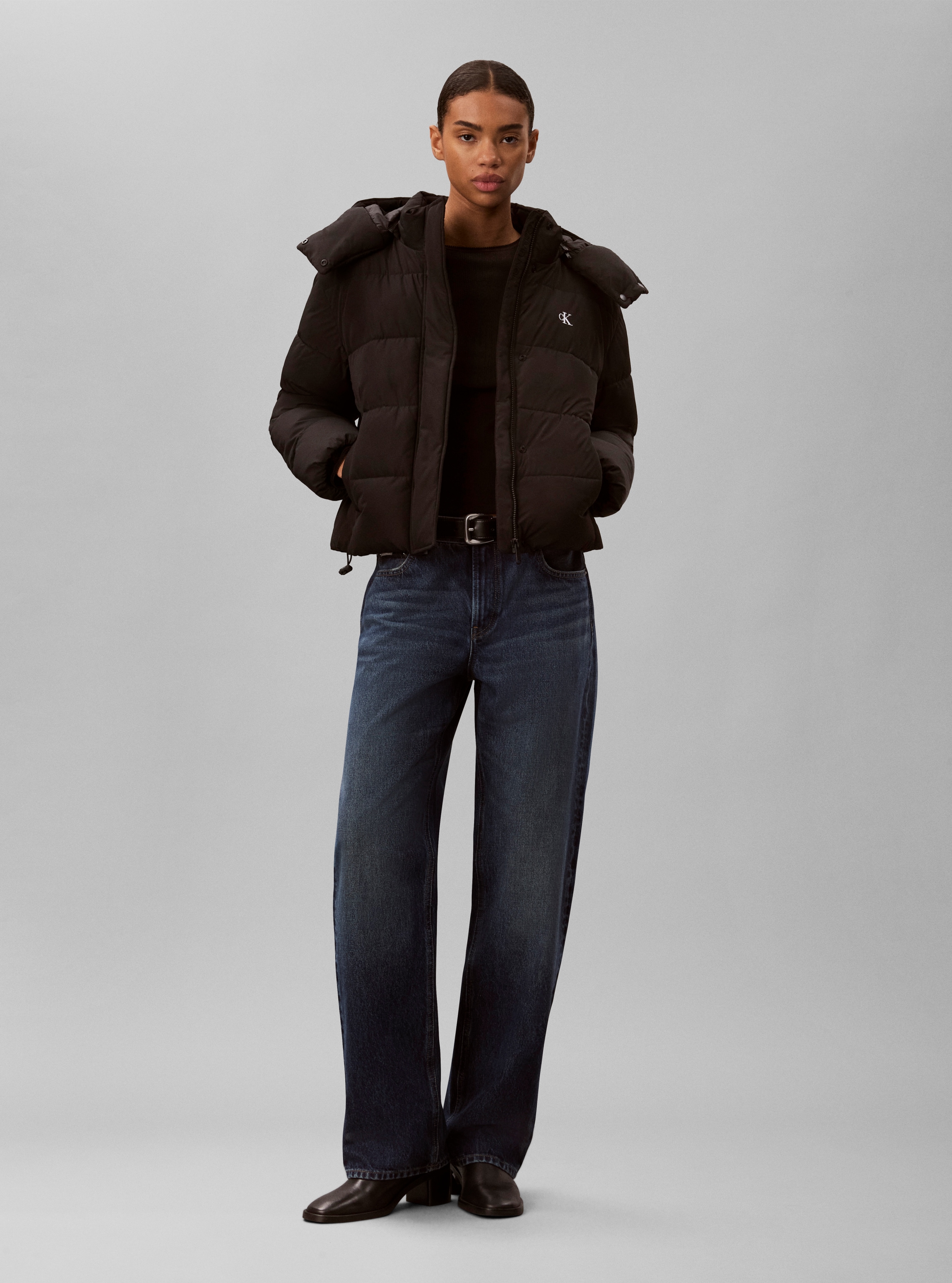 Calvin Klein Jeans Steppjacke mit Kapuze abnehmbare Kapuze, kurze Form, verdeckter Reißverschluss