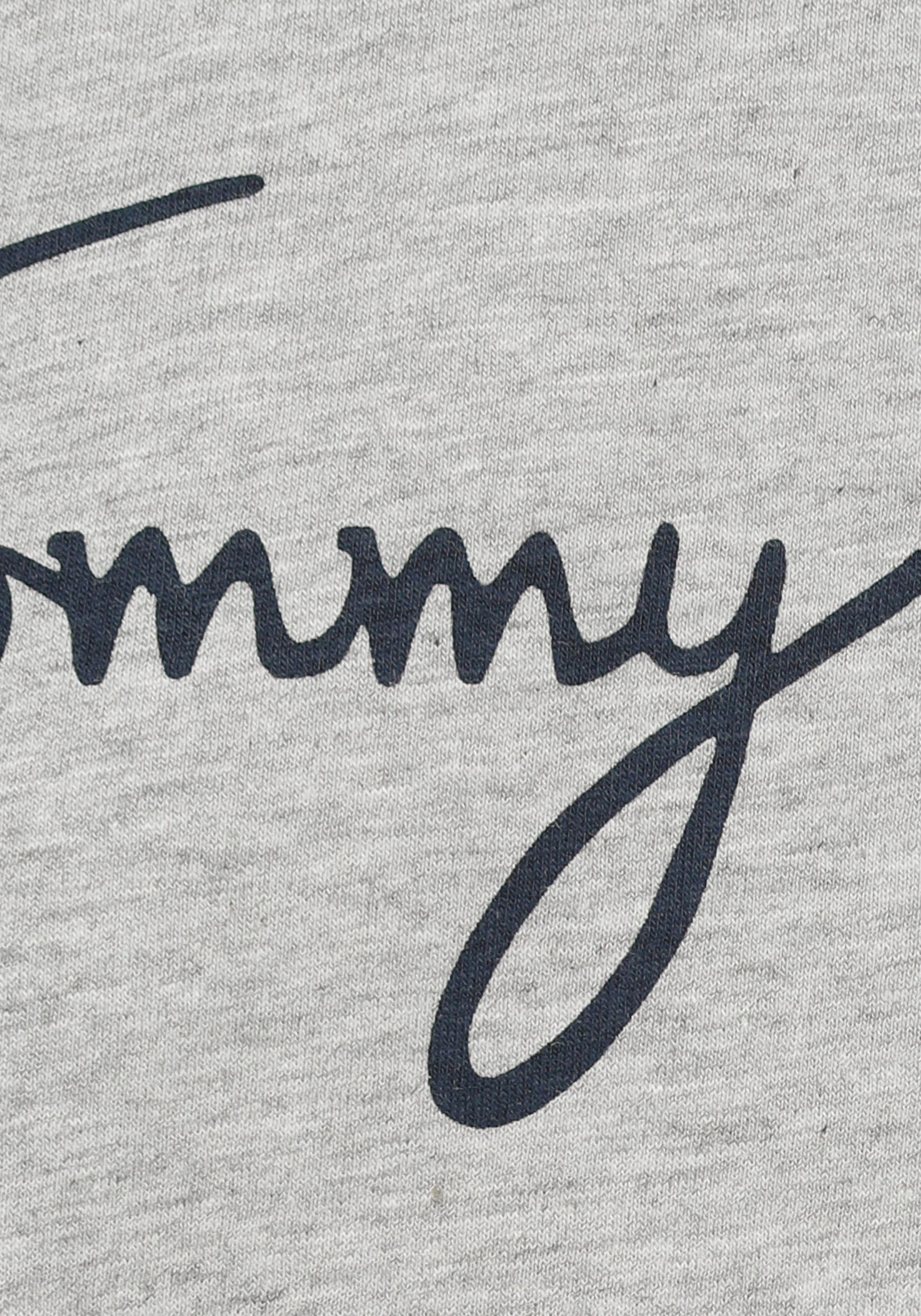 bestellen NECK BAUR Hilfiger Tommy Logo-Schriftzug für »HERITAGE & mit Logo-Flag | Script T-Shirt Saum Tommy Hilfiger GRAPHIC CREW am TEE«,
