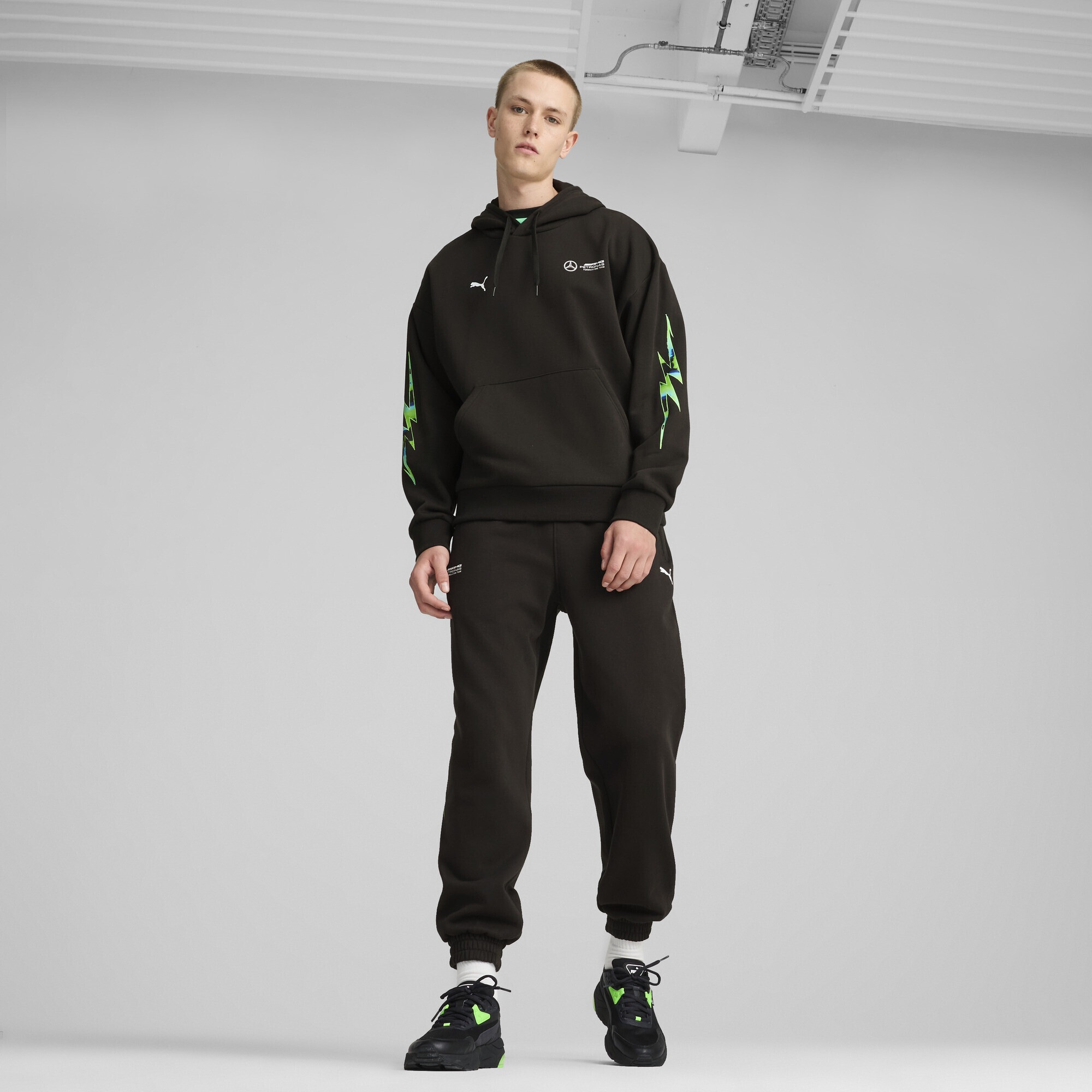 PUMA Hoodie »Mercedes-AMG Petronas F1® Neon Energy Hoodie Herren«