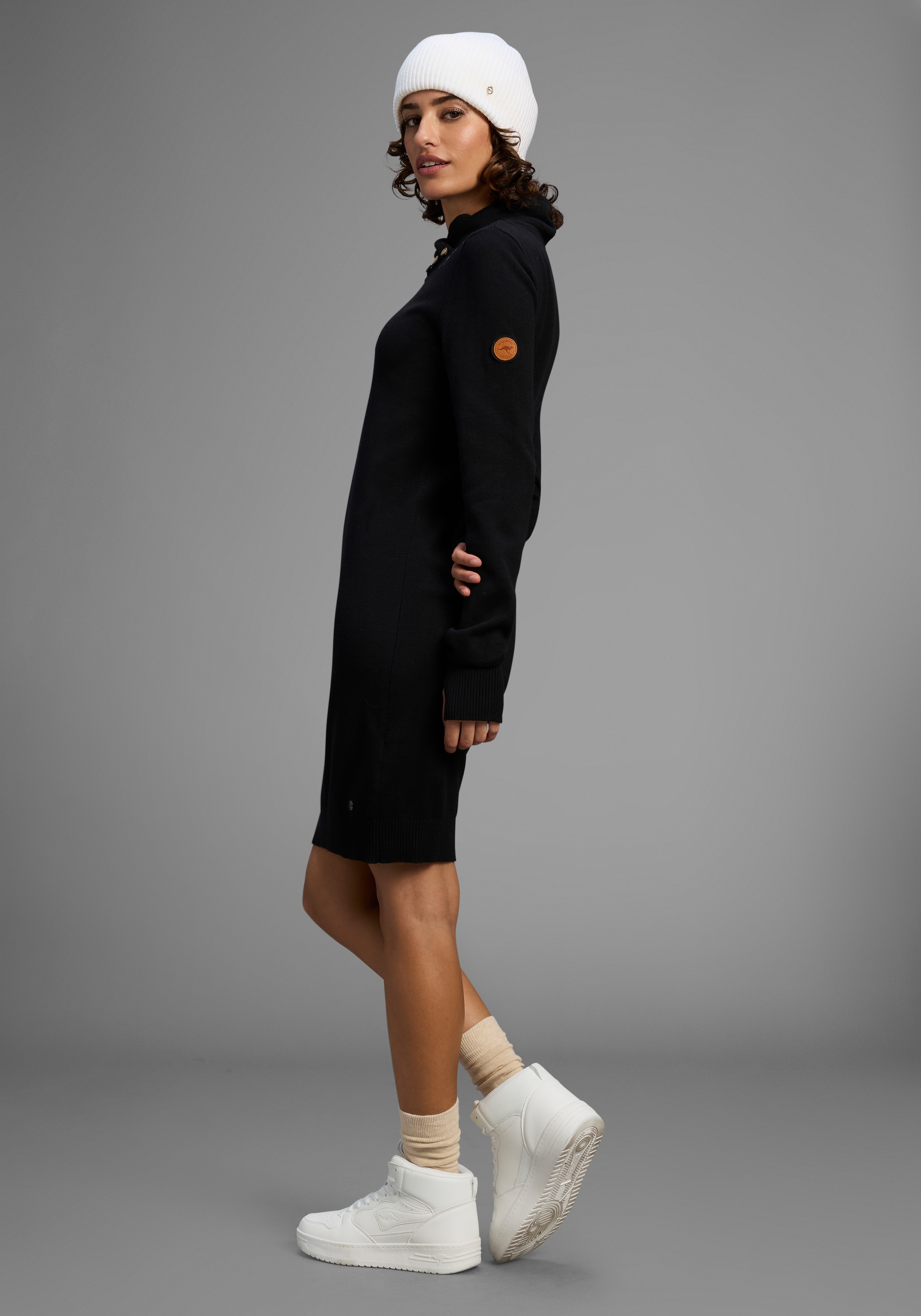 KangaROOS Strickkleid, mit hohem asymetrischem Kragen