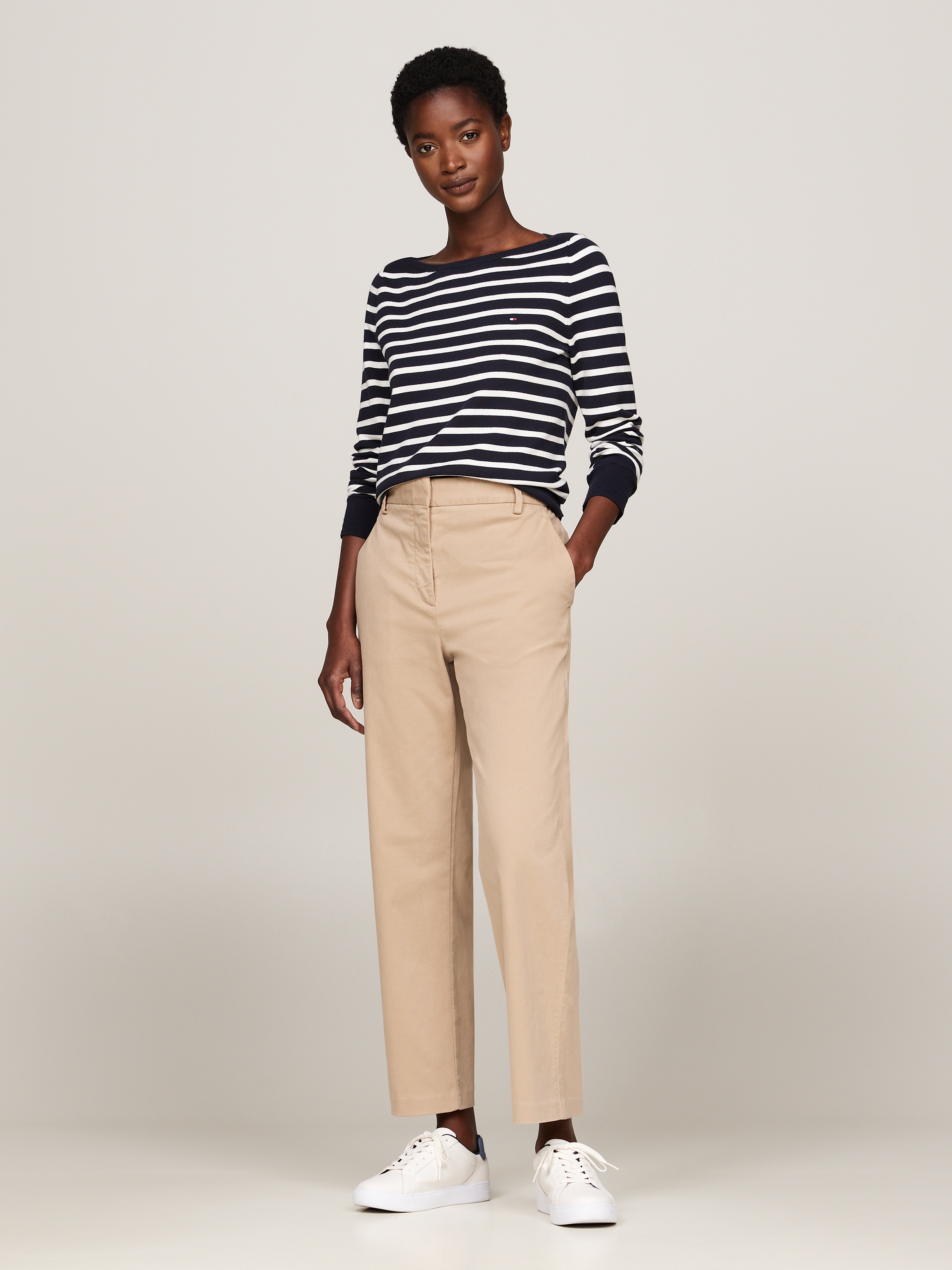 Tommy Hilfiger Strickpullover »CO JERSEY STITCH BOAT-NK SWEATER«, mit Tommy Hilfiger Logo-Flag am Ärmel