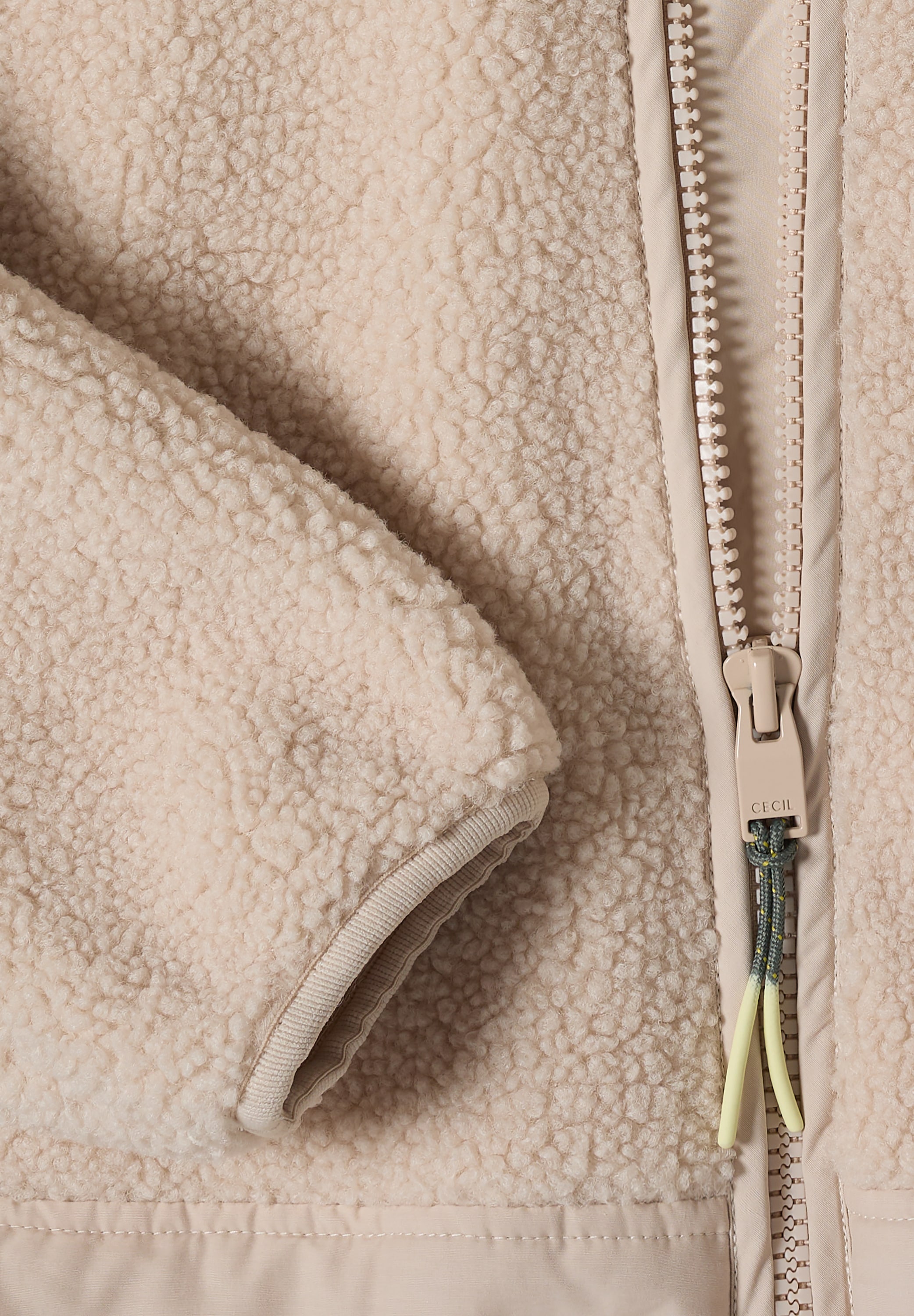 Cecil Fellimitatjacke mit Kapuze mit Softshell-Details und Kapuze