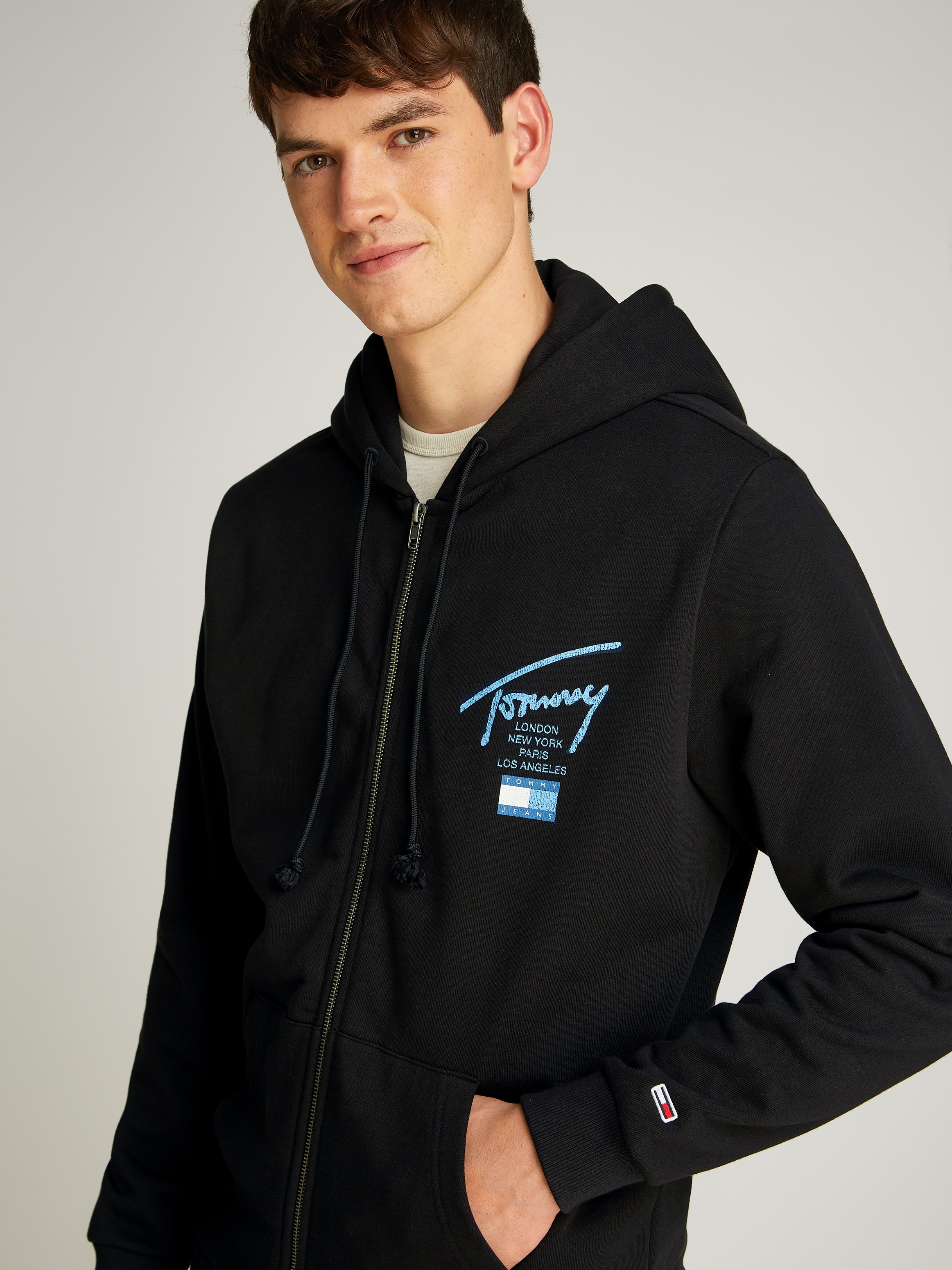 Thumbnail - Tommy Jeans Sweatjacke "TJM REG SIG TWIST ZIPTHRU EXT", mit großem Logo am Rücken