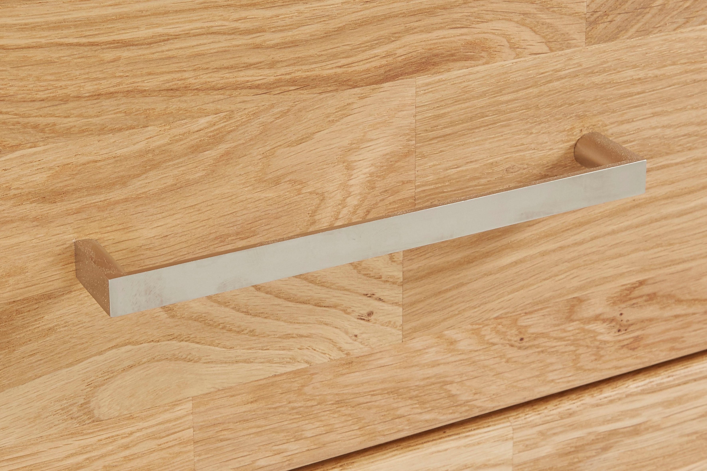 Home affaire Lowboard »Ribe,140cm breit, Fronten Massivholz,6 Fächer,Kabeldurchführung«, Korpus Holzwerkstoff,Glaseinsatz aus gehärtetem Glas,Böden versetzbar