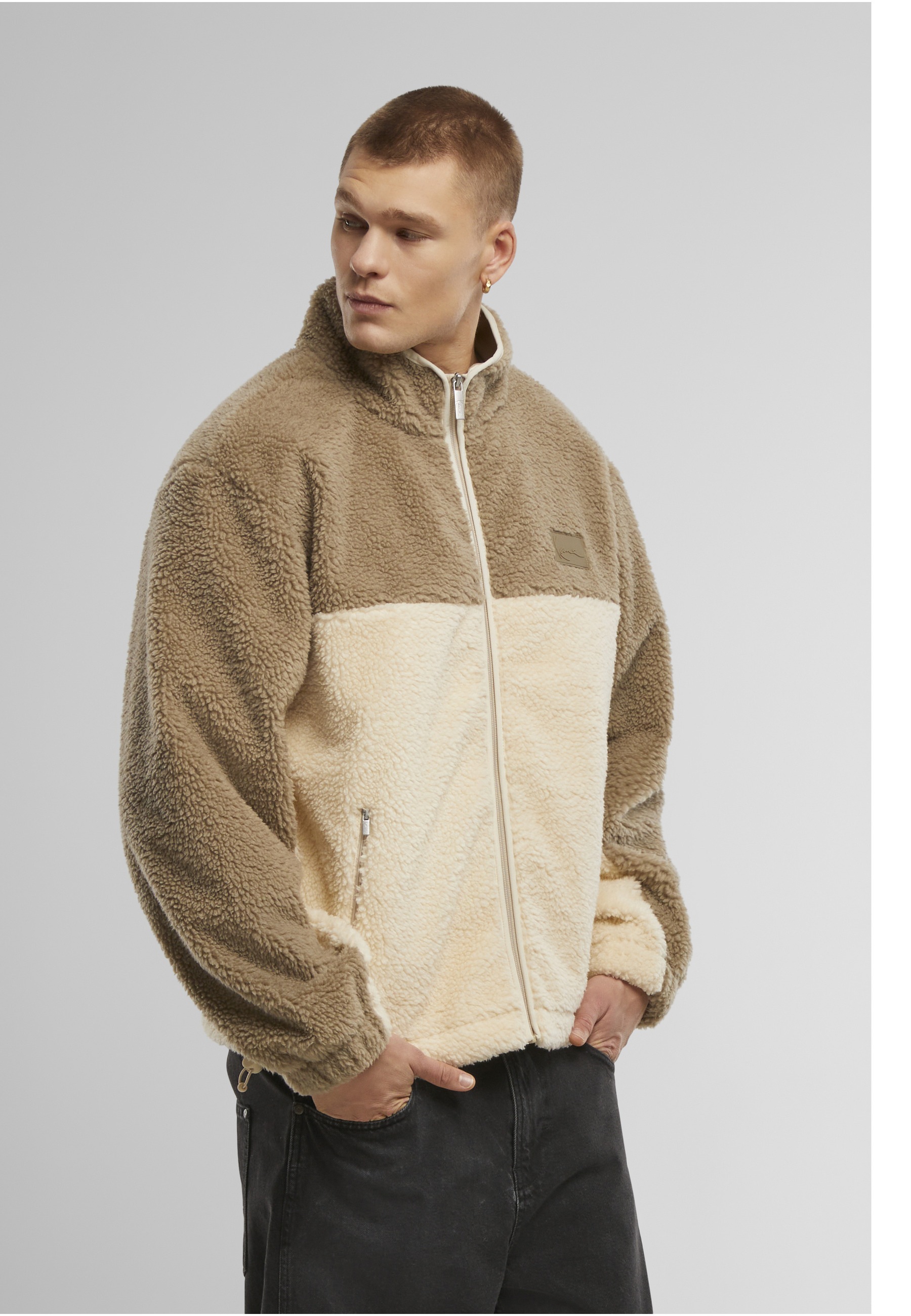 Thumbnail - Karl Kani Winterjacke "Karl Kani Signature Rubber Patch Teddy Zip Jacket" 1 Stk. tlg. ohne Kapuze