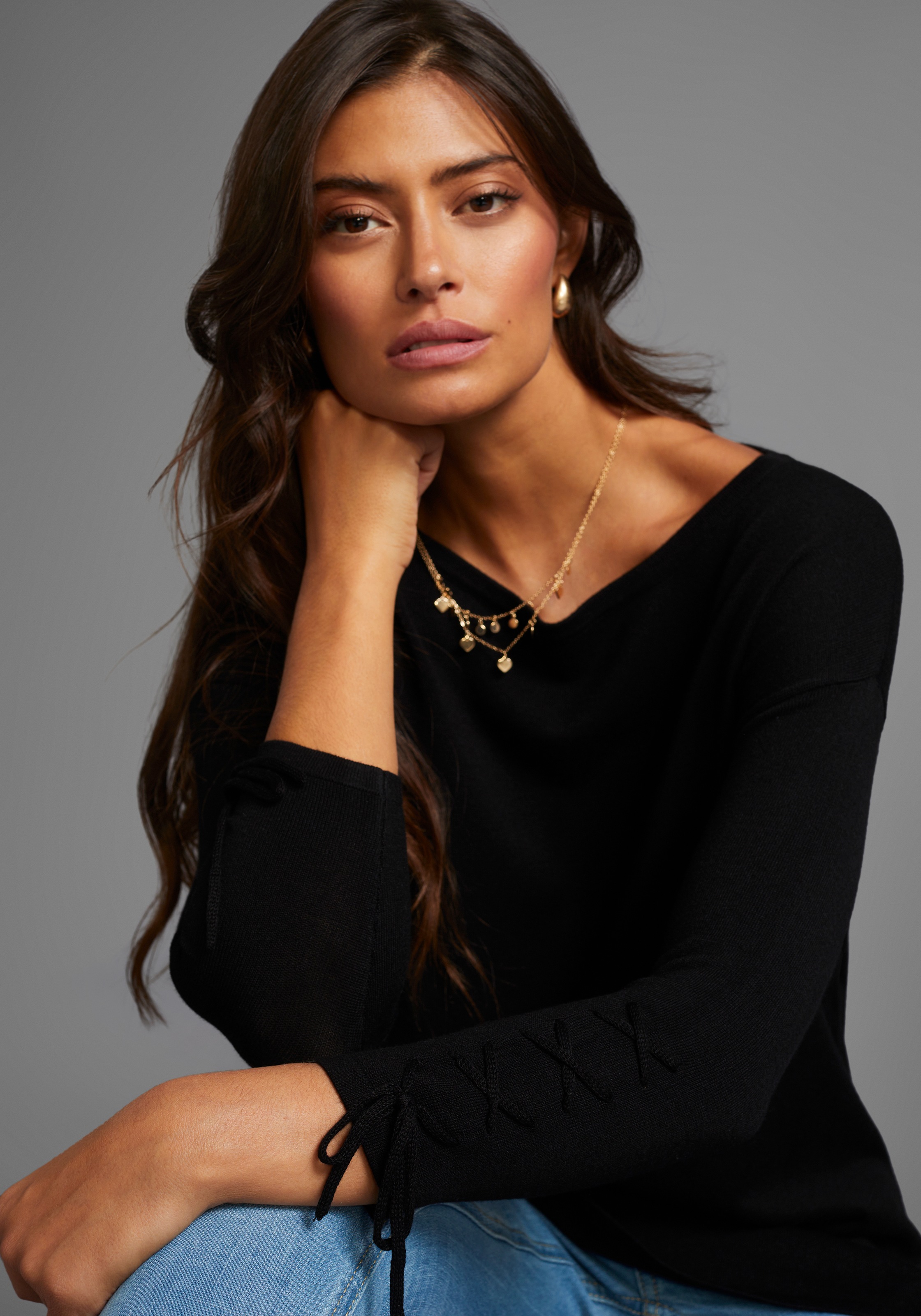 Thumbnail - Laura Scott Longpullover mit Schnürung am Ärmel und U-Boot Ausschnitt