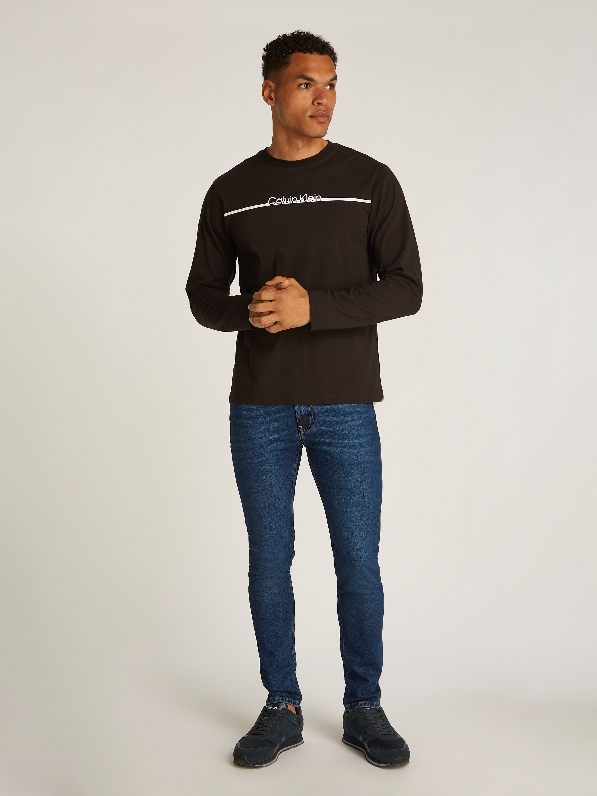 Calvin Klein Rundhalsshirt »SPLIT LINE LOGO LS T-SHIRT«, mit Logoprint