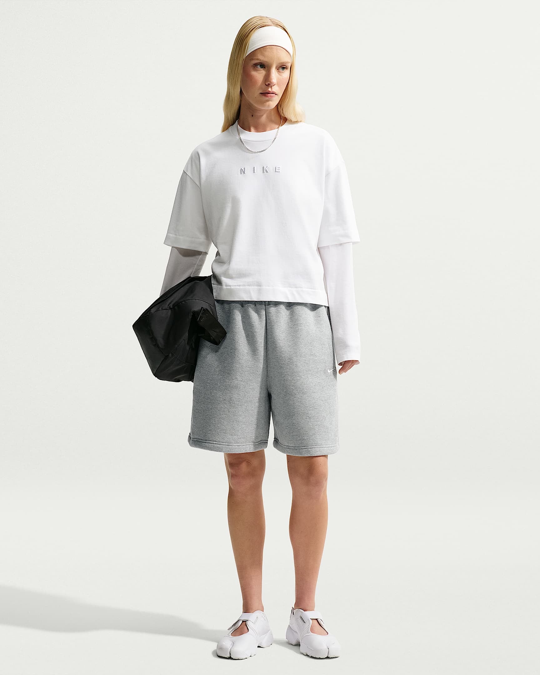 Nike Sportswear Shorts »W NK STDO FLC MW HR OS SHORT«  sportlicher Schnitt, aus Baumwolle und Polyester