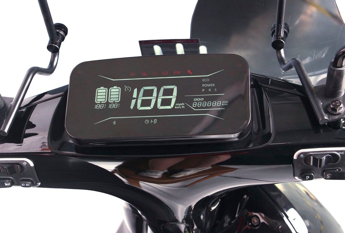 GreenStreet E-Motorroller »HYPE 3000 W 85 km/h inkl. Windschild + Topcase«, (inkl. Windschild und Topcase), bis zu 90 km Reichweite, mit USB-Anschluss und Keyless-System