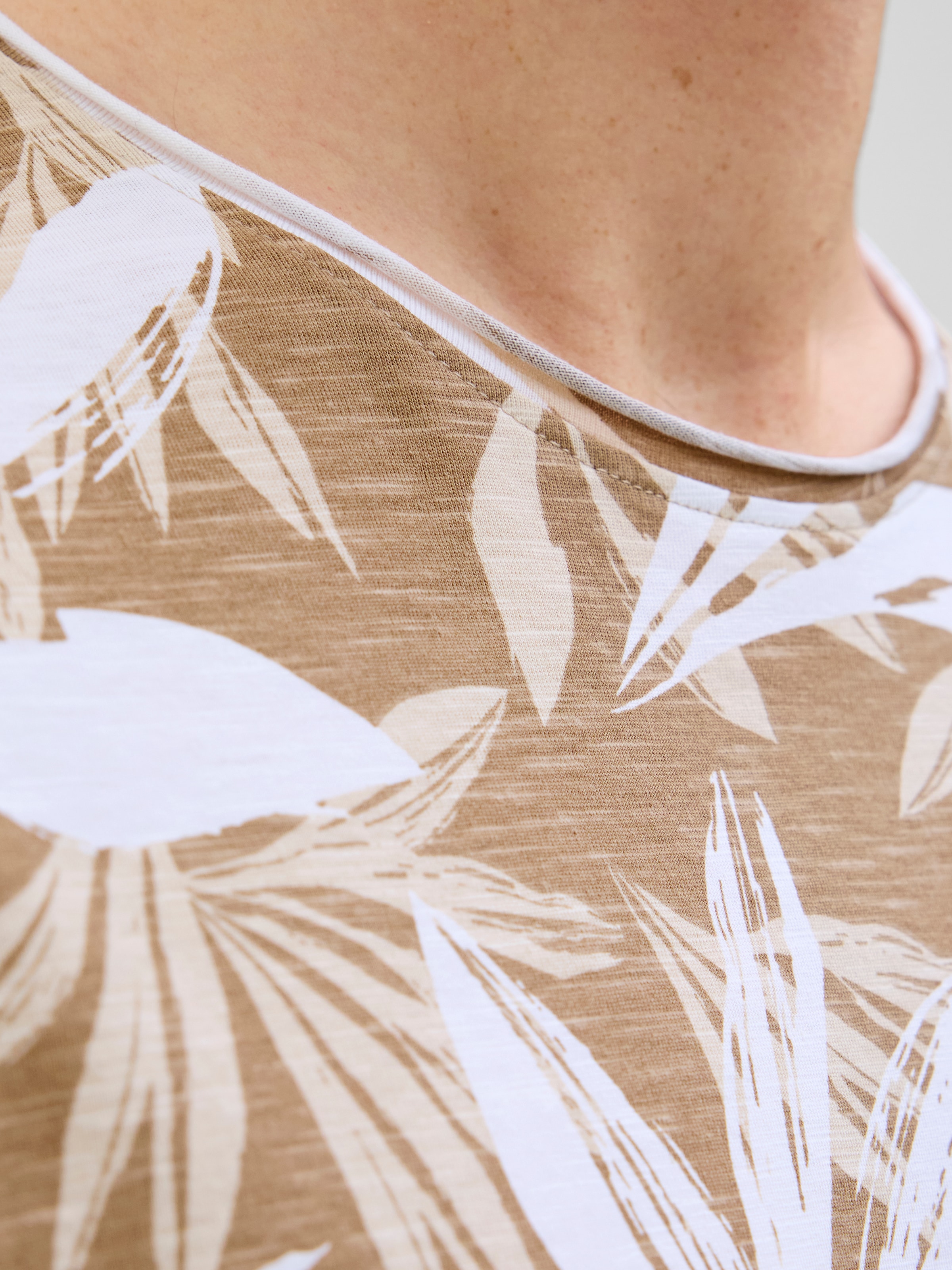 Jack & Jones Rundhalsshirt »JJEBRYAN AOP TEE S/S O-NECK NOOS«, mit All-Over Print