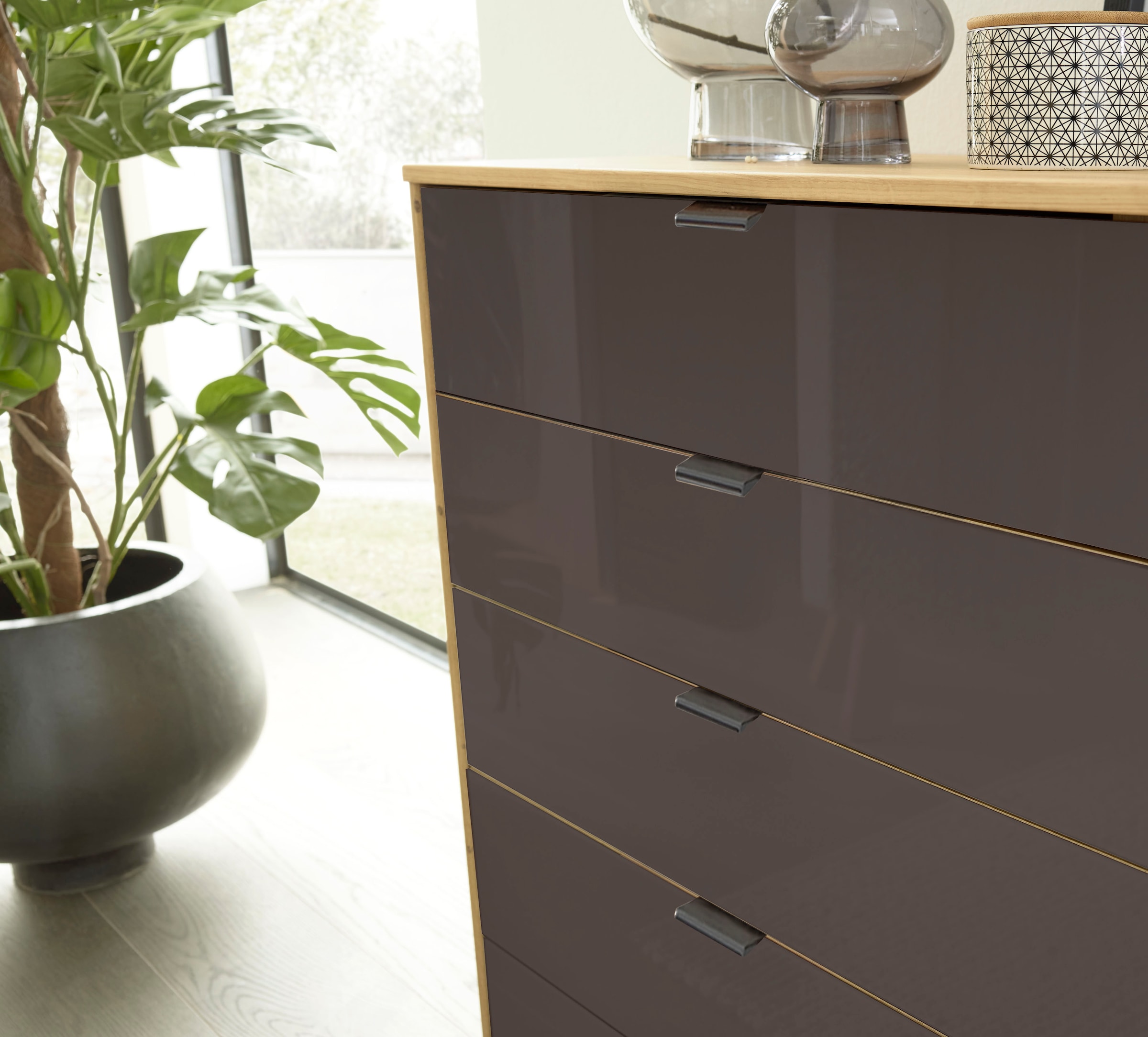 WIEMANN Schubkastenkommode »Cardiff Sideboard, Wäscheschrank, teilmassiv Bianco-Eiche, Schubladen«, (Glas- oder Massivholzfront, verschiedene Breiten, MADE IN GERMANY), Schubkästen inklusive Selbsteinzug und Dämpfung