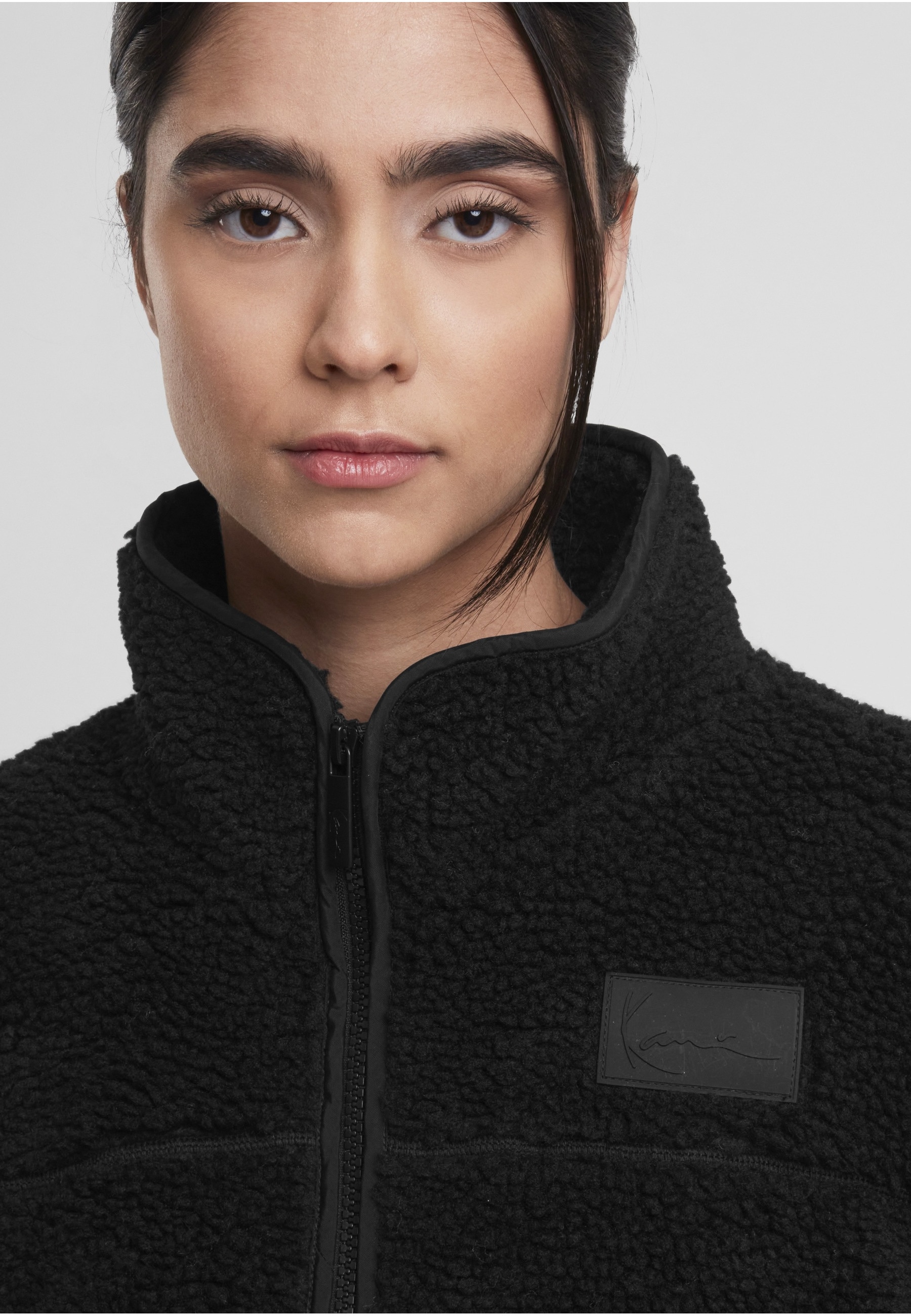 Karl Kani Trainingsjacke »Karl Kani Signature Teddy Trackjacket« 1 Stk. tlg. ohne Kapuze