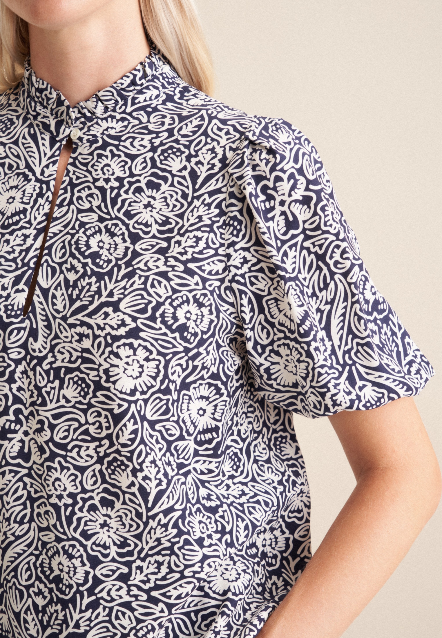 seidensticker Shirtbluse »Schwarze Rose«, Kurzarm Rundhals Floral