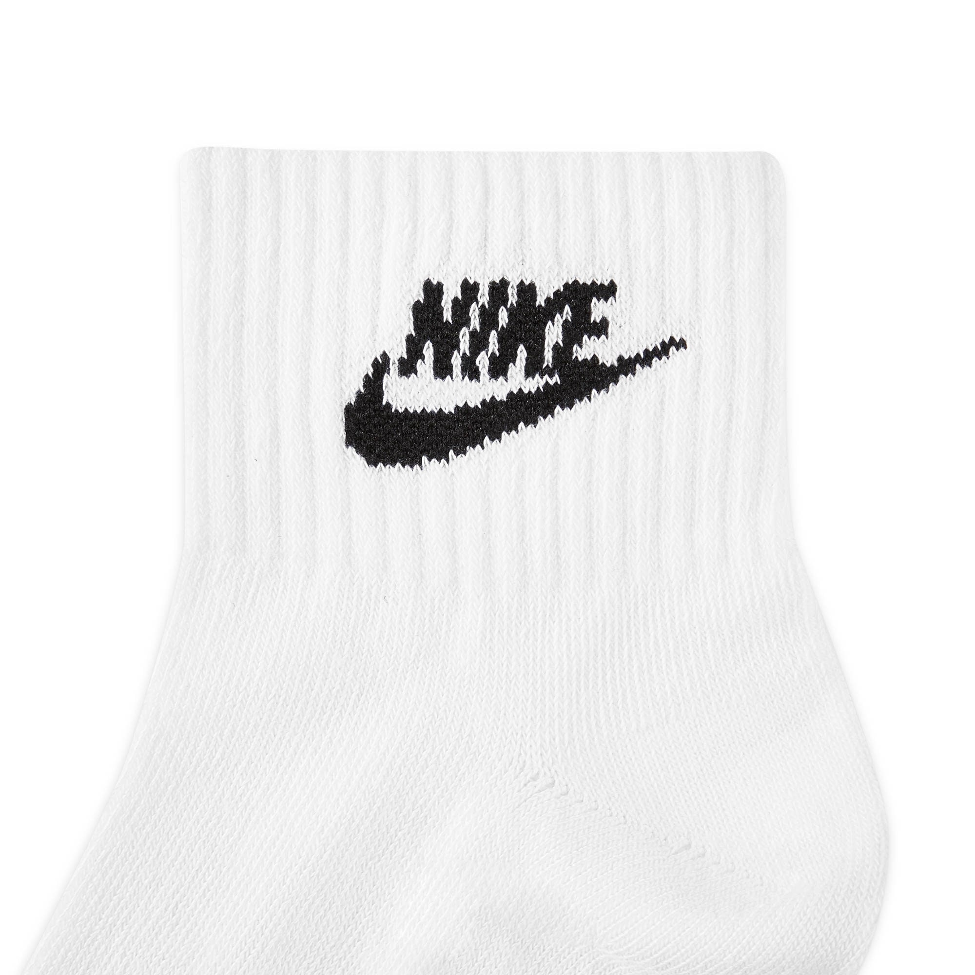 Nike Sportswear Sportsocken »U NK NSW EVERYDAY ESSENTIAL AN« Set, 3 Paar tlg. für vielseitige Aktivitäten, 3er-Pack, weiches Material