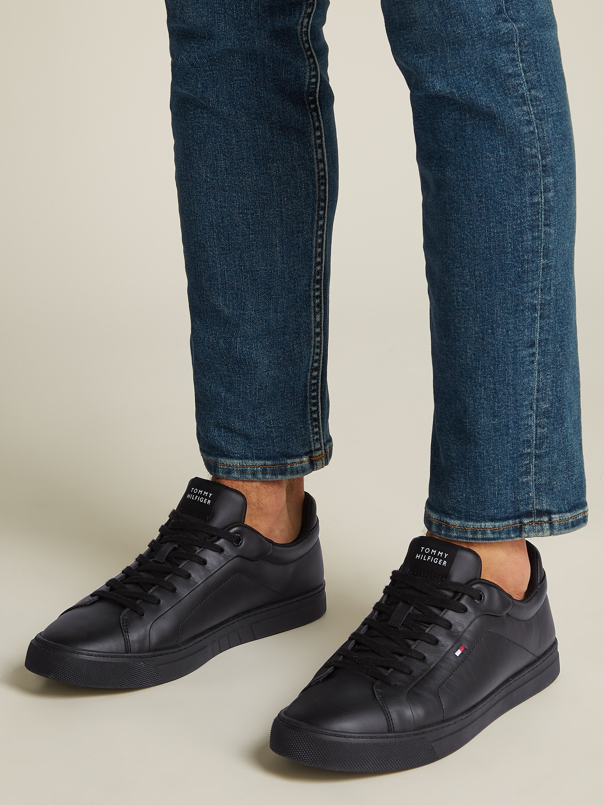 Tommy Hilfiger Sneaker "ICON COURT LTH FLAG ESS", Freizeitschuh, Halbschuh, günstig online kaufen