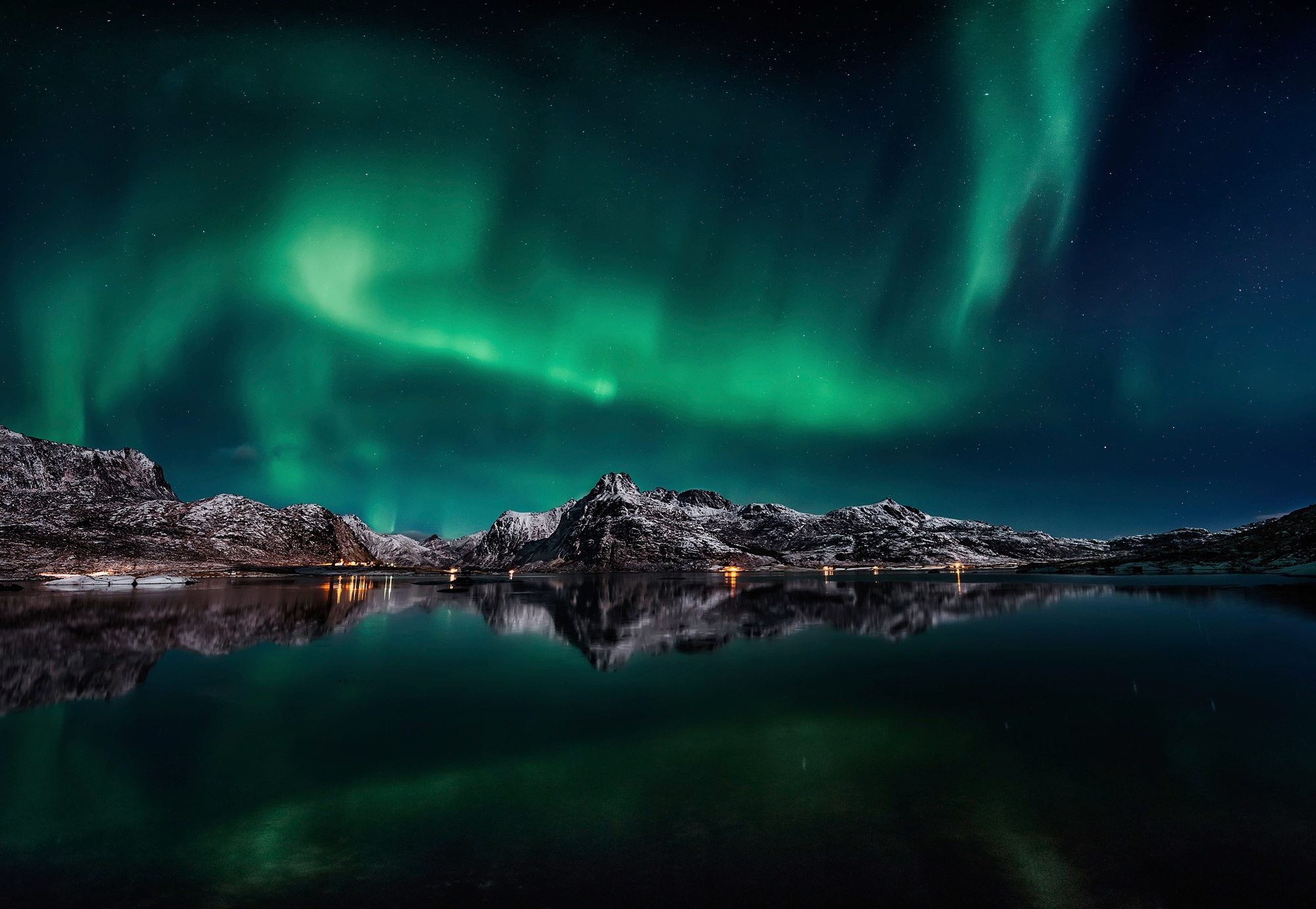 Papermoon Fototapete »Photo-Art JAVIER DE LA, LOFOTEN AURORA-REFLEXION«