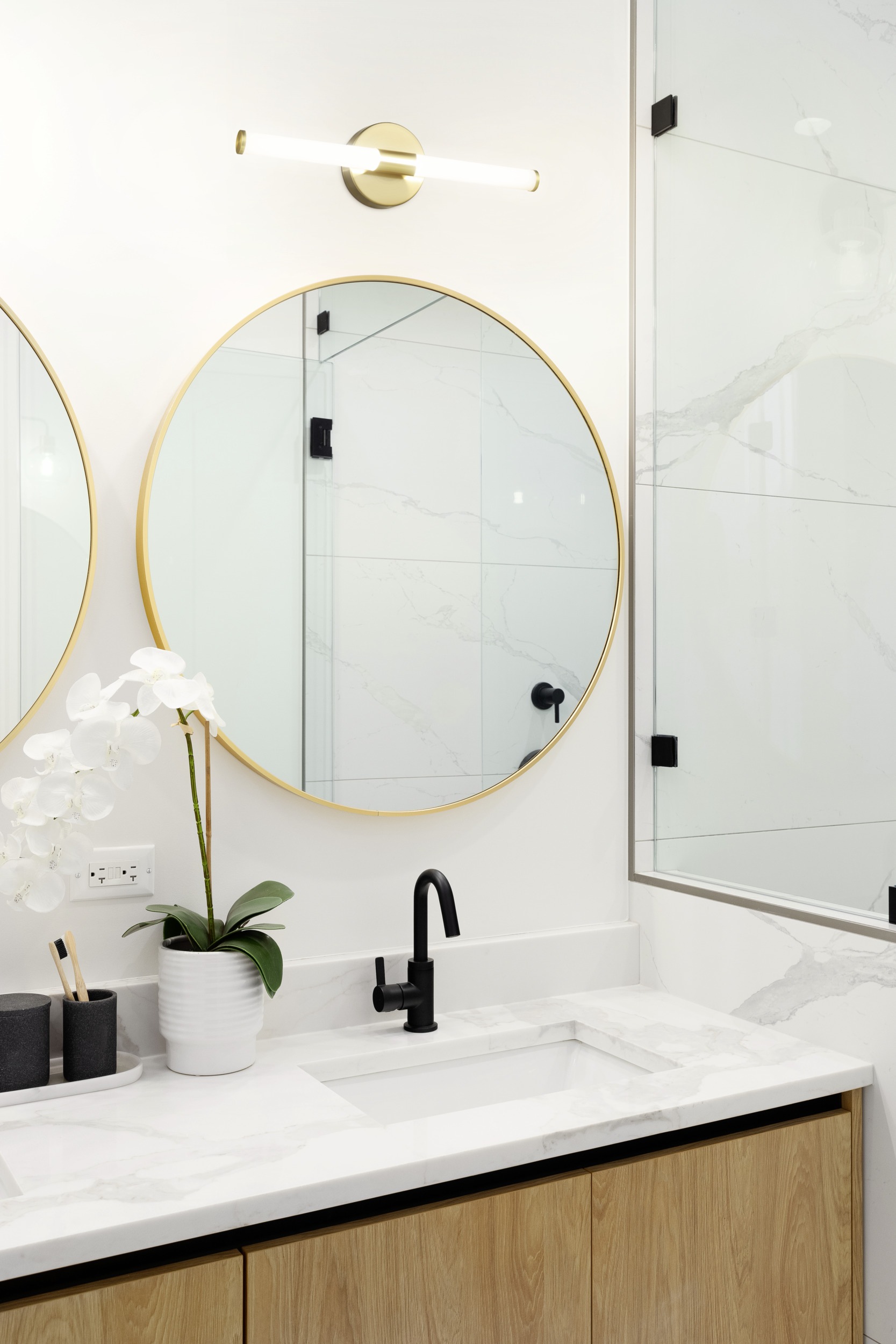 EGLO Spiegelleuchte »RAMOLA Spiegellampe - Stahl - LED - 7,5W - IP44« LED-Modul 1 Stk. Kaltweiß | Neutralweiß | Warmweiß