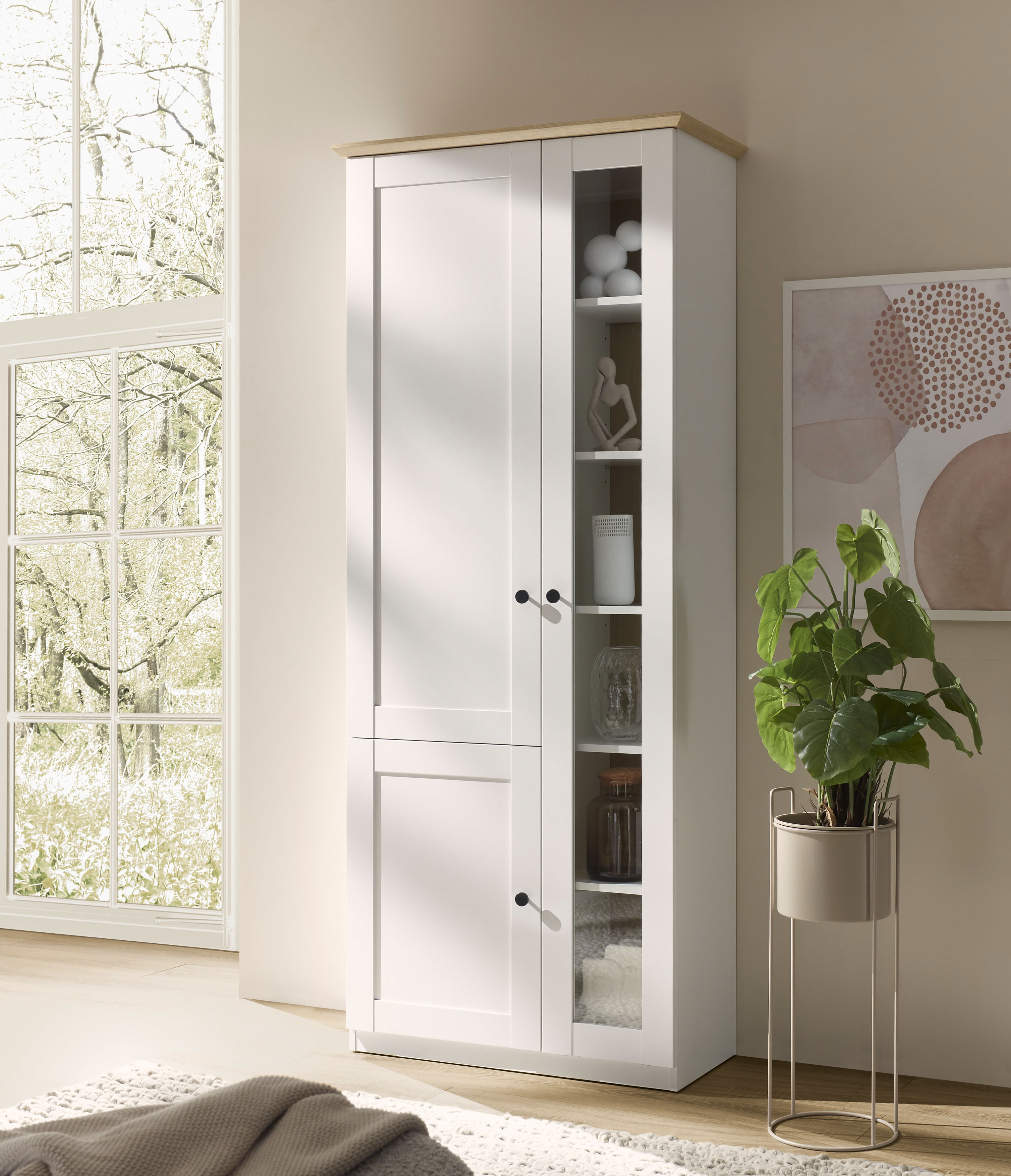 OTTO home Vitrine "Brest, Standvitrine im Landhausstil, Glasvitrine, Vitrinenschrank" schwarze Metallgriffe, ausreichend Stauraum, Glastür, 203 cm hoch