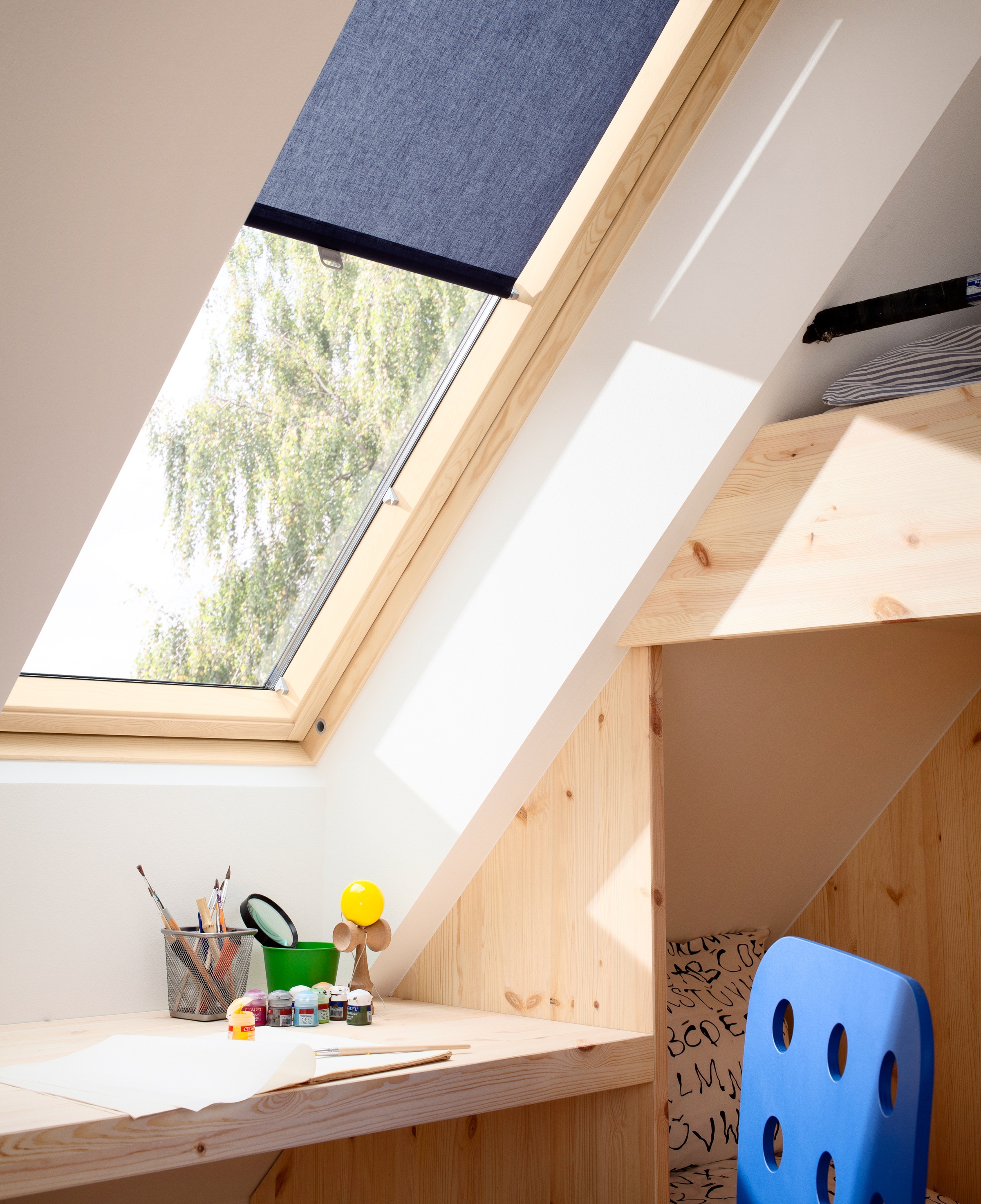 VELUX Dachfensterrollo »mit Haltekrallen RHL FK00/CK00/MK00/SK00 9050«, Lichtschutz, Sichtschutz, ohne Bohren, freihängend, Lichtregulierung und Privatsphäre