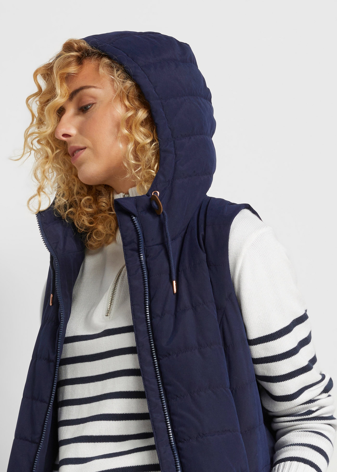 bonprix Steppweste Loose Fit, sportlicher Stil, Seitenschlitze mit Reißverschluss