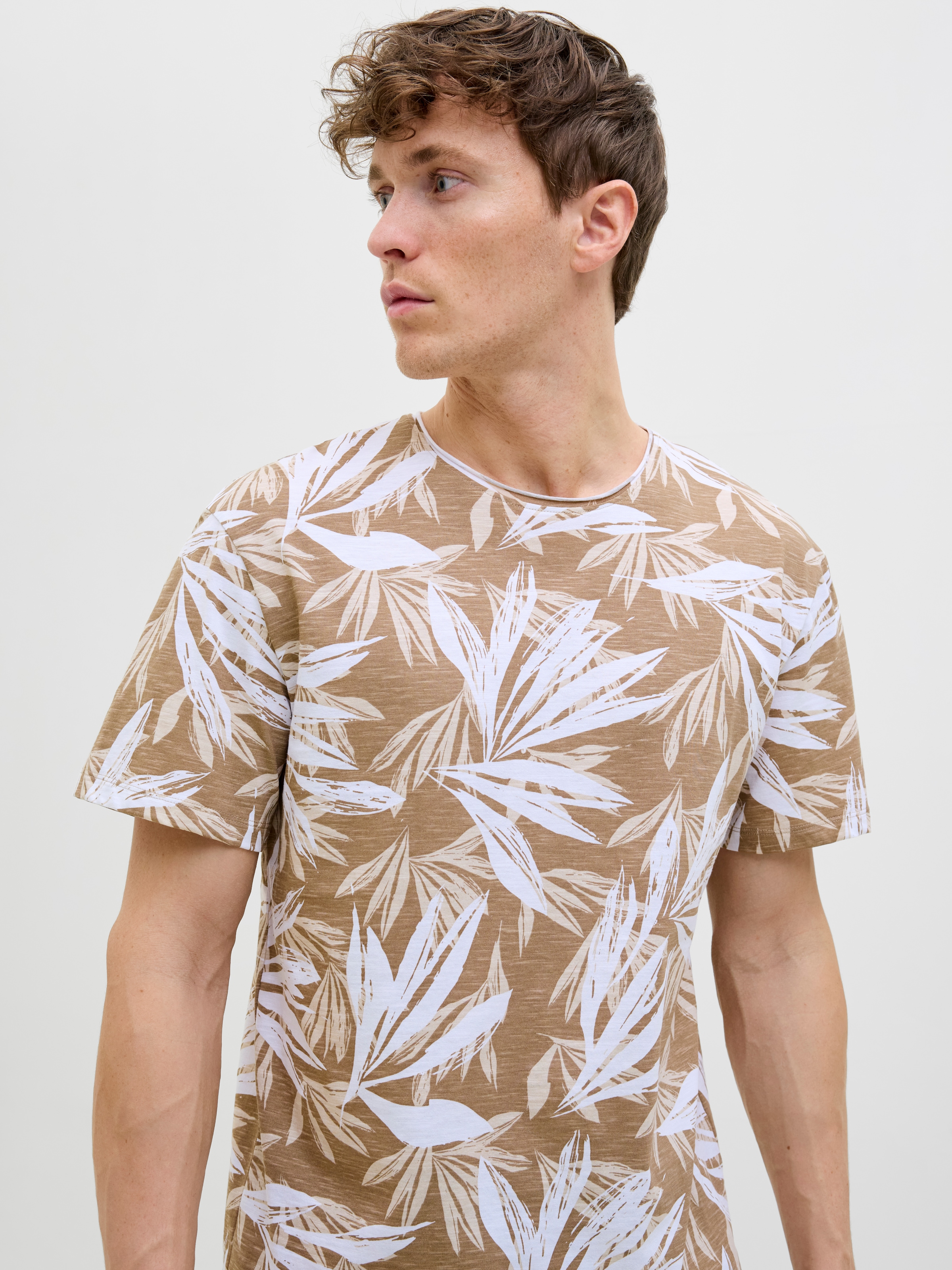 Jack & Jones Rundhalsshirt »JJEBRYAN AOP TEE S/S O-NECK NOOS«, mit All-Over Print