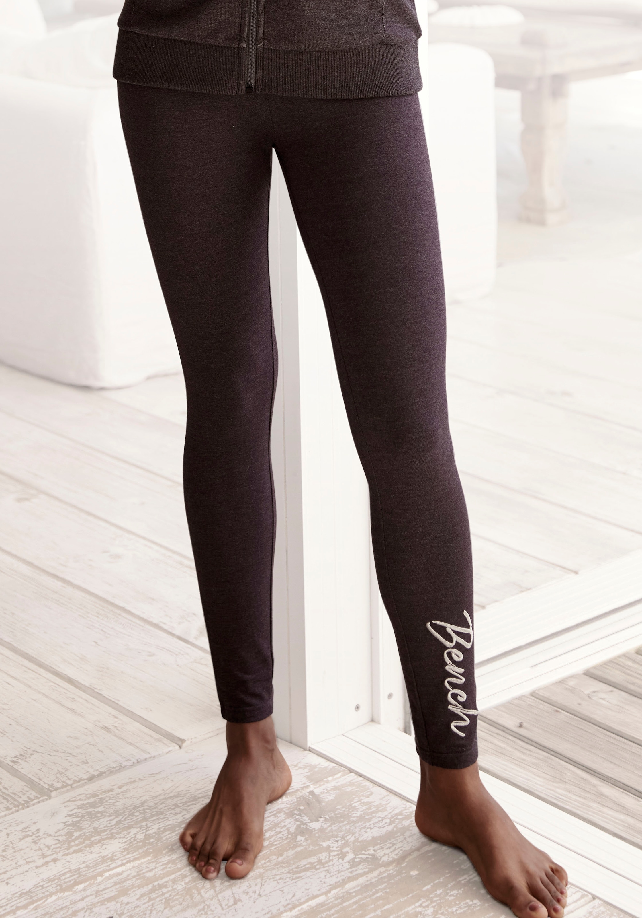 Bench. Loungewear Leggings, mit glänzender Logostickerei, Loungewear