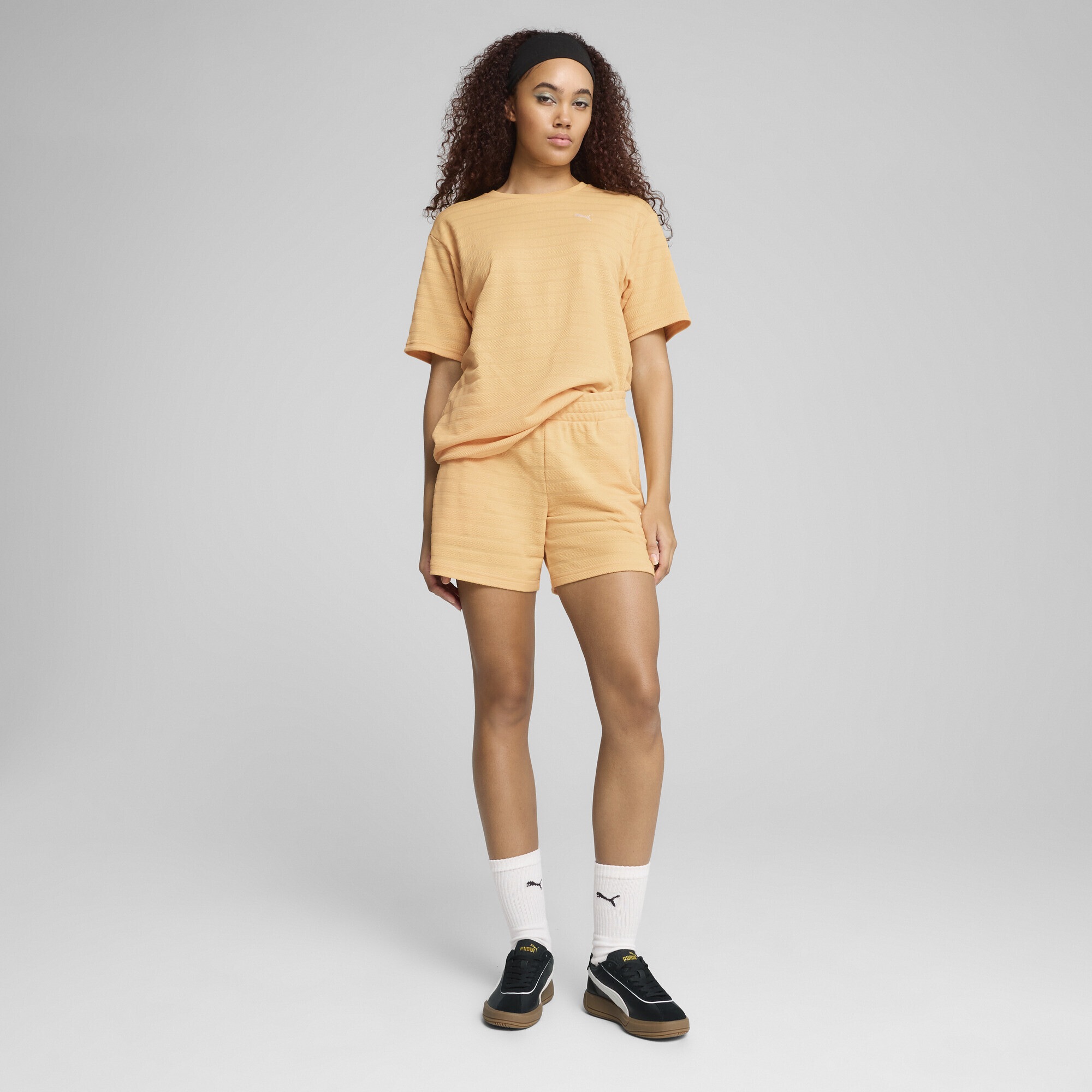 PUMA Sporthose »ESS ELEVATED Strukturierte 5" Shorts mit hohem Bund Damen«