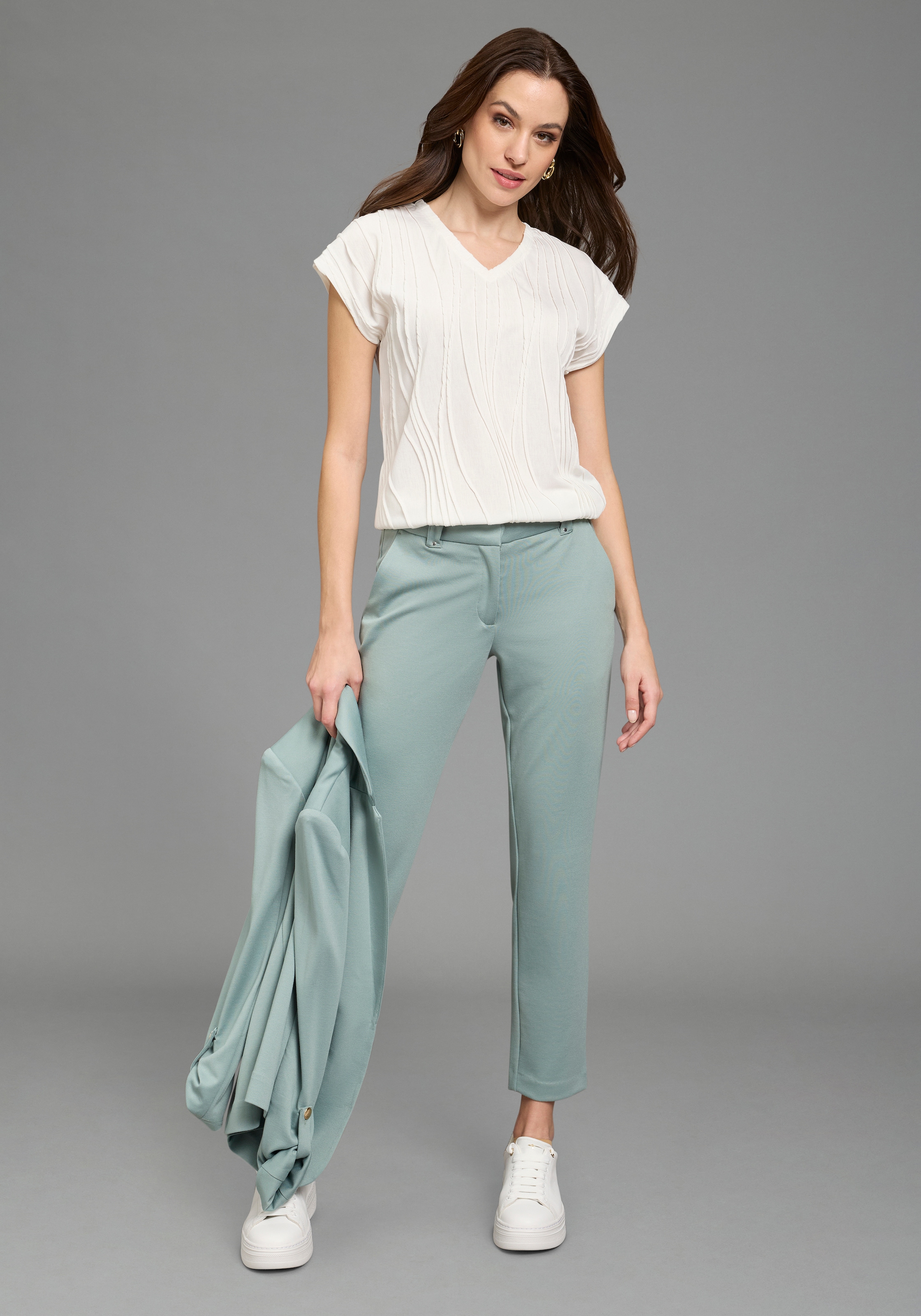 Bruno Banani V-Shirt mit V-Ausschnitt und Strukturmuster