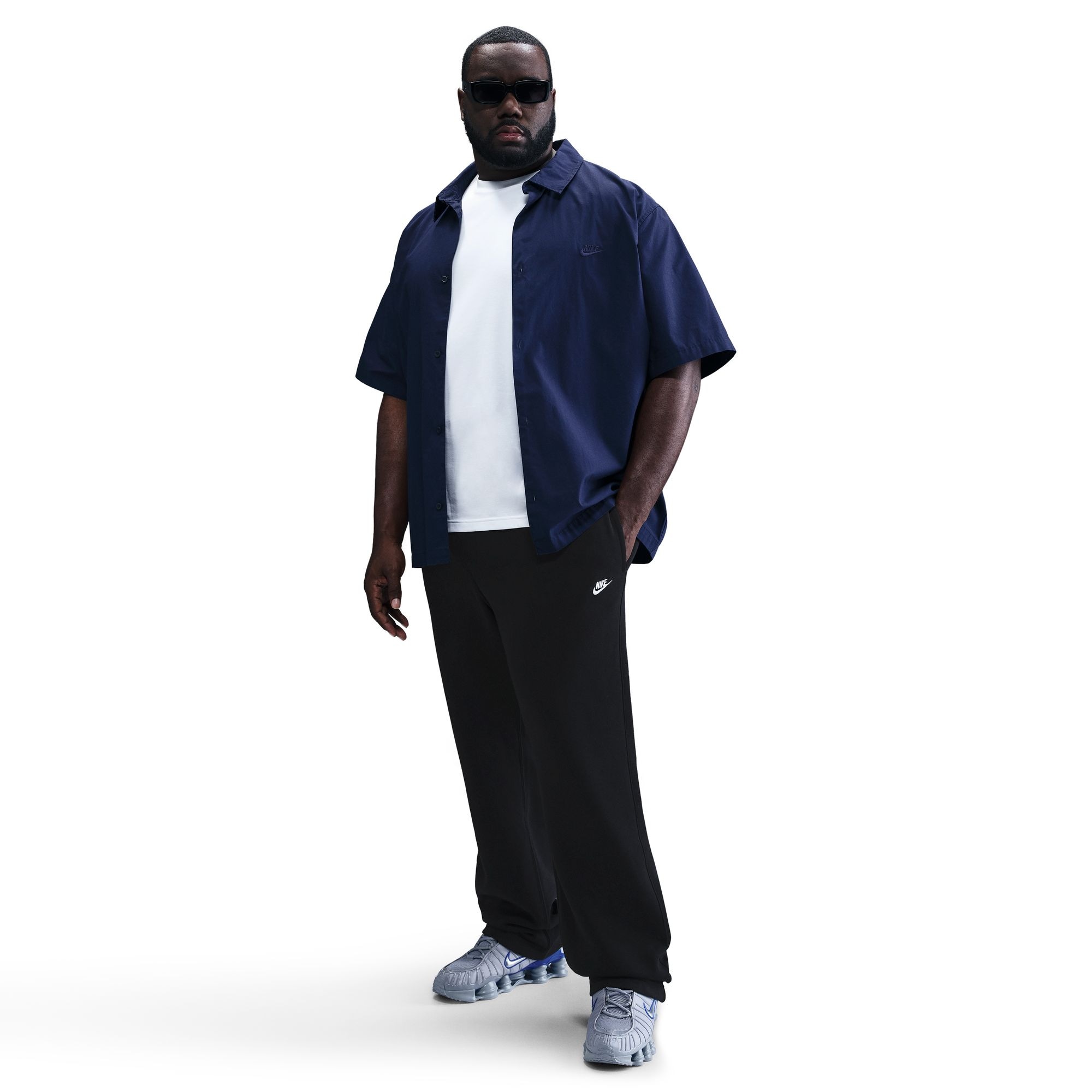 Nike Sportswear Sporthose »M NK CLUB BB OH PANT«  für Laufen und Leichtathletik, mit Eingrifftaschen und Gesäßtasche