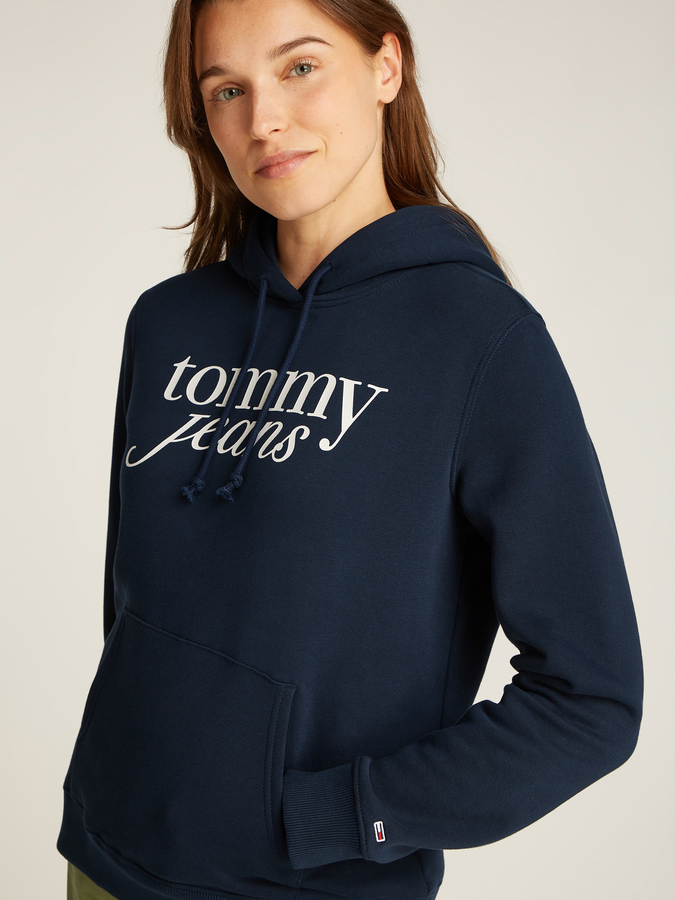 Tommy Jeans Curve Kapuzensweatshirt »TJW REG ESS LOGO HOODIE EXT«, in Großen Größen, Kapuze, Logo-Flag