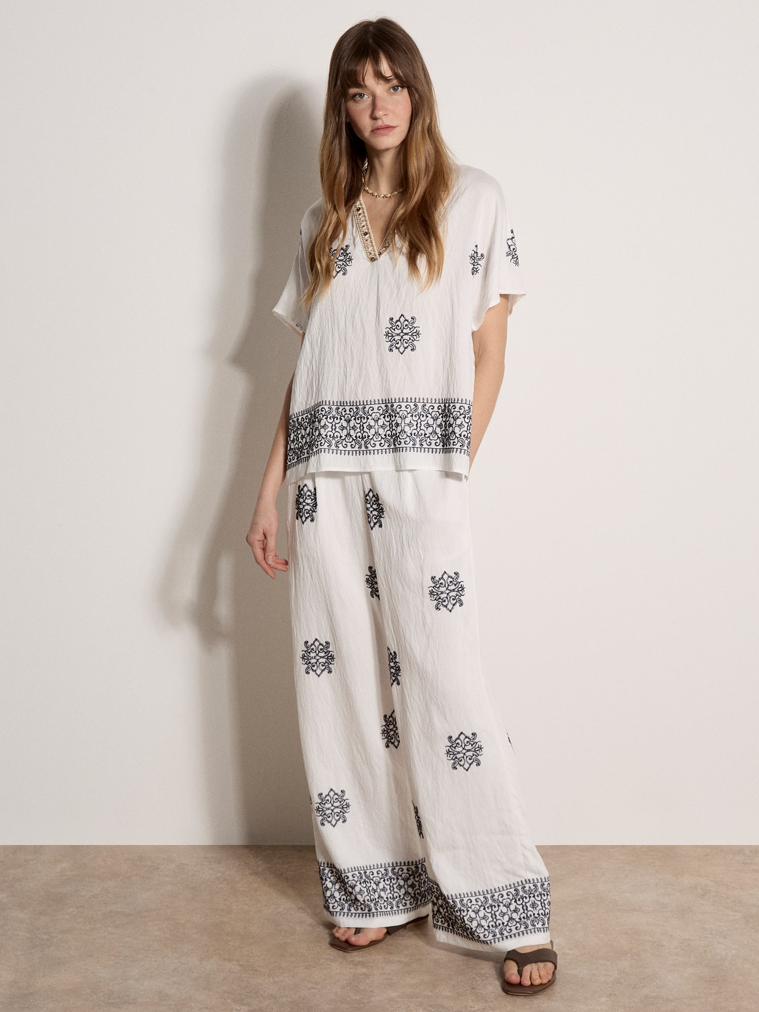 Apricot Klassische Bluse "Bluse mit Paisley-Perlenmuster" mit Stickerei