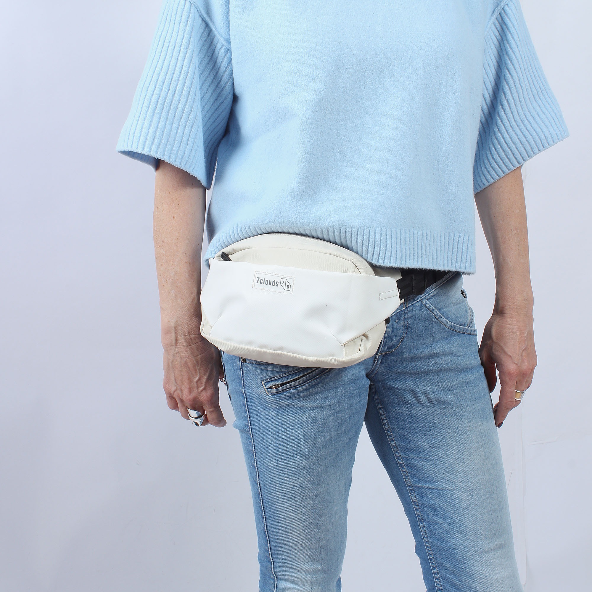 7clouds Umhängetasche "Hent 7.1", mit recyceltem PET günstig online kaufen