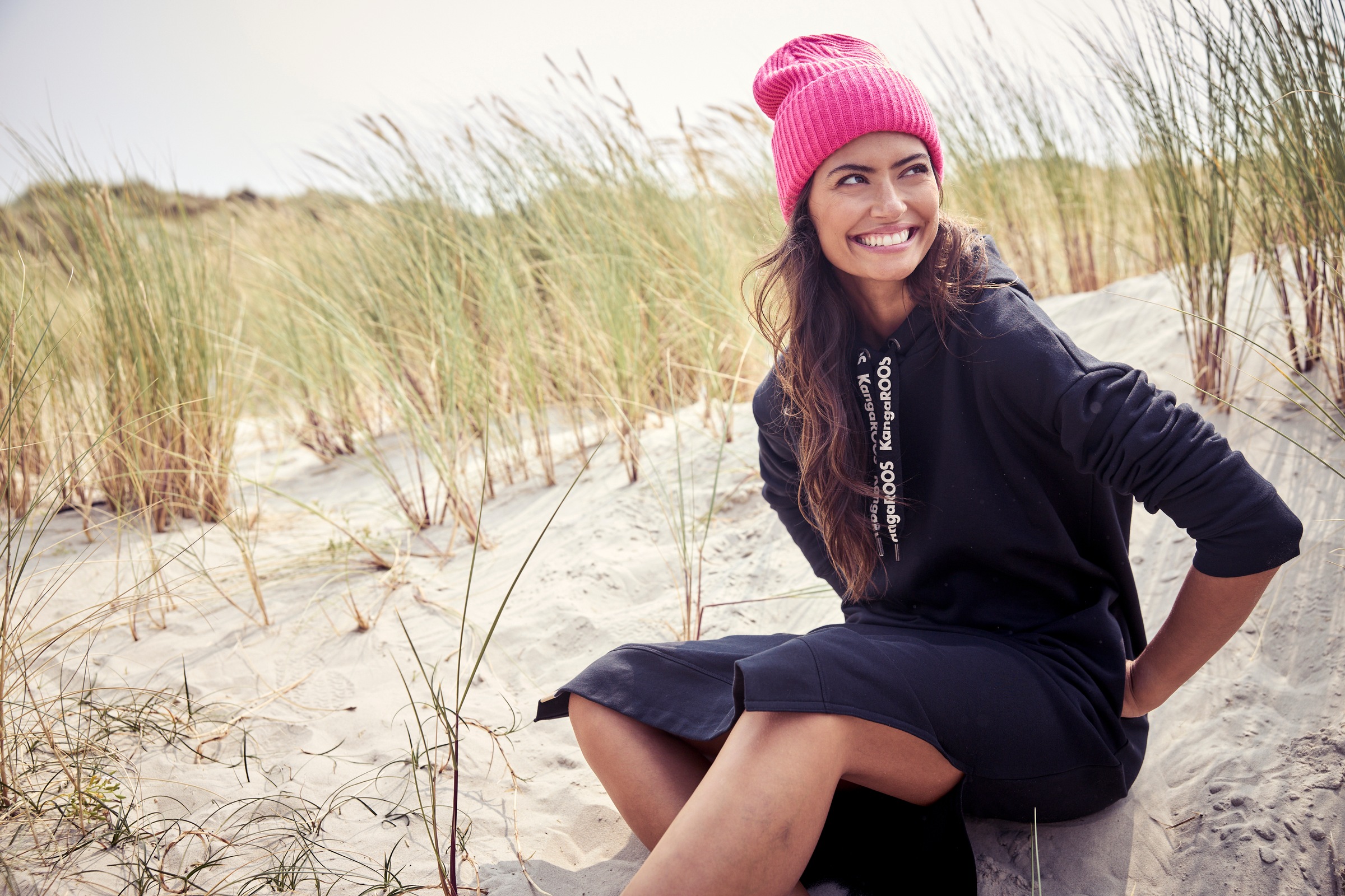 KangaROOS Sweatkleid, mit Seitenschlitzen