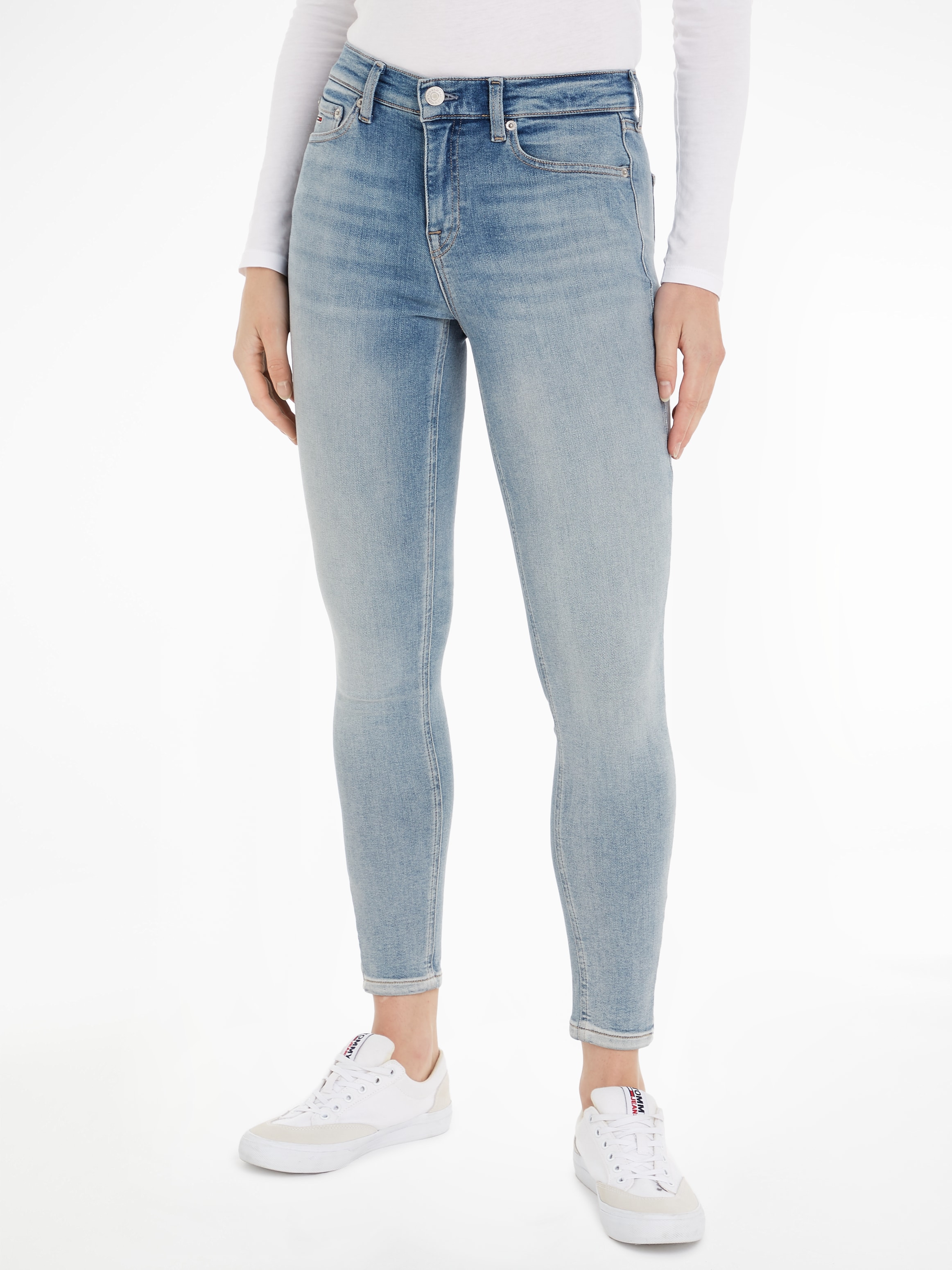 Tommy Jeans Skinny-fit-Jeans "NORA MD SKN ANK ZIP CH1218", mit Tommy Jeans Logo-Badge