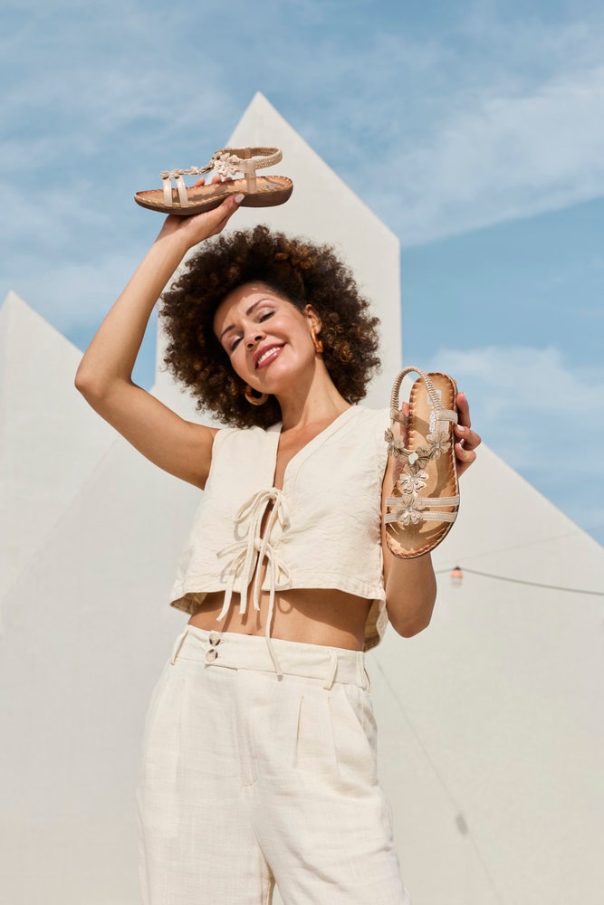 Rieker Sandale  Sommerschuh, Urlaubsschuh mit Blütenverzierung und Glitzersteine